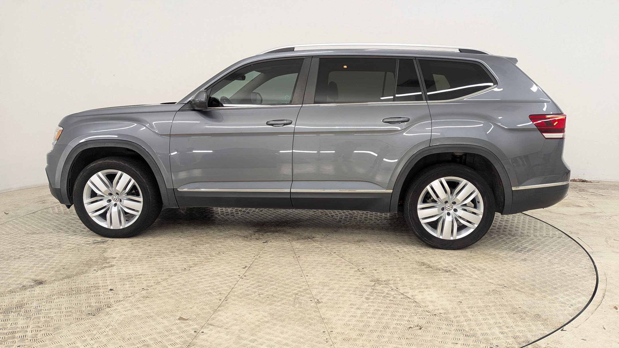 Used 2019 Volkswagen Atlas SEL with VIN 1V2ER2CA7KC543129 for sale in Fort Mill, SC