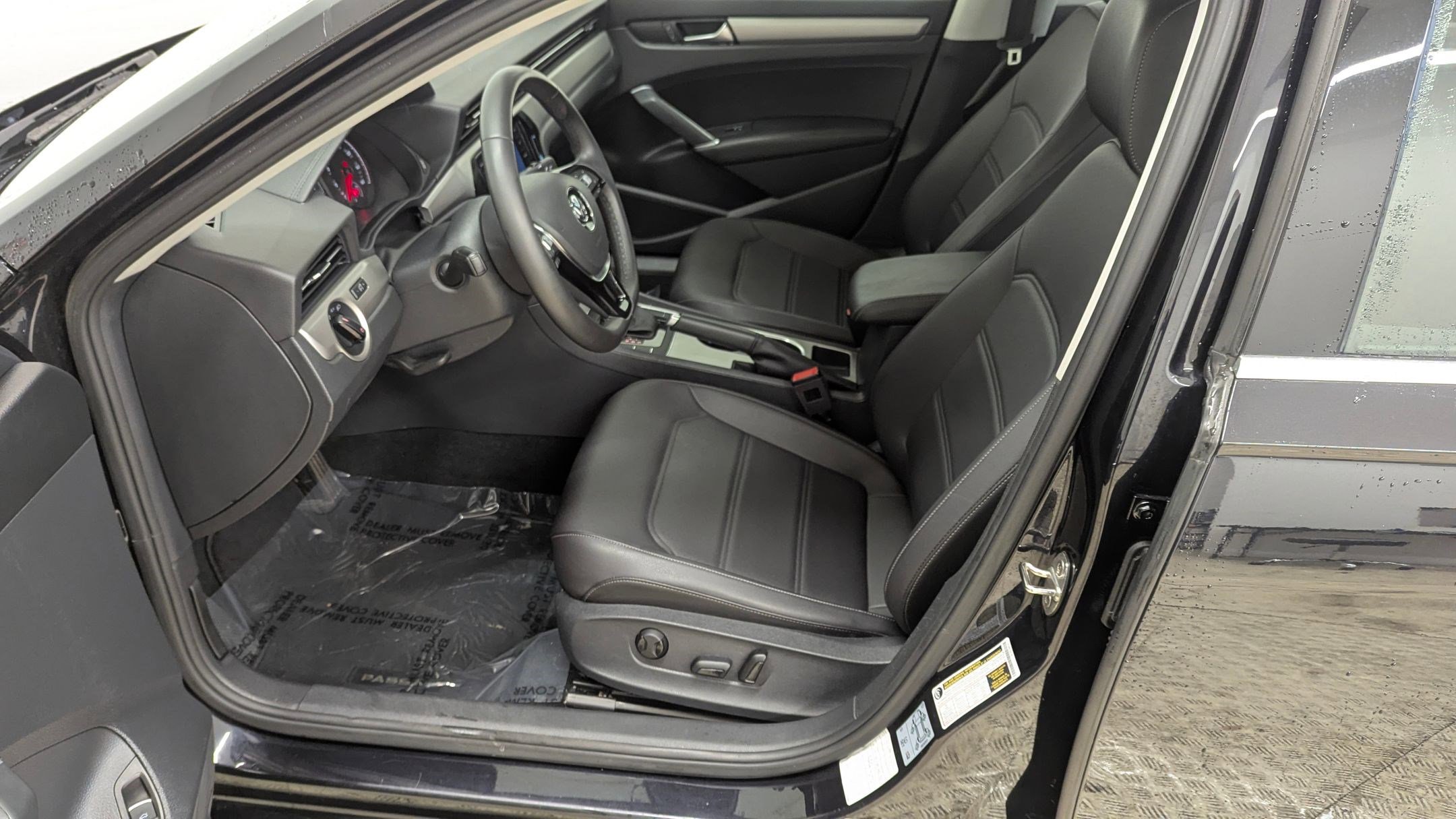 2022 Volkswagen Passat 2.0T SE photo 4