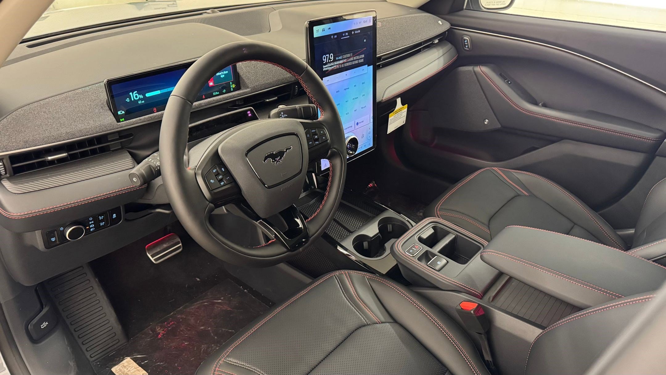 2025 Ford Mustang Mach-E Premium - Photo 27