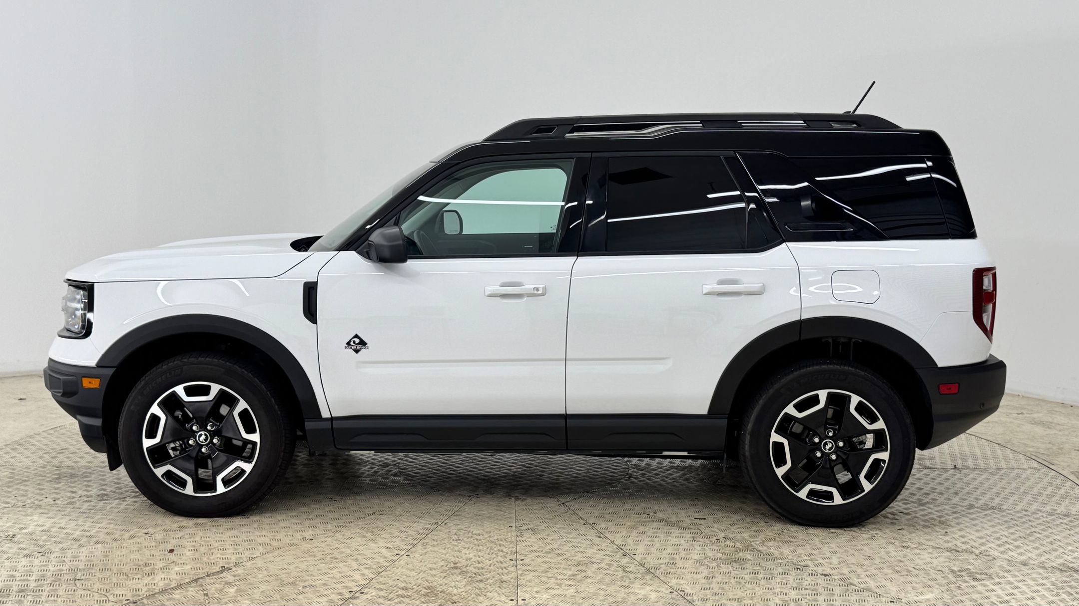 2024 Ford Bronco Sport Outer Banks photo 2