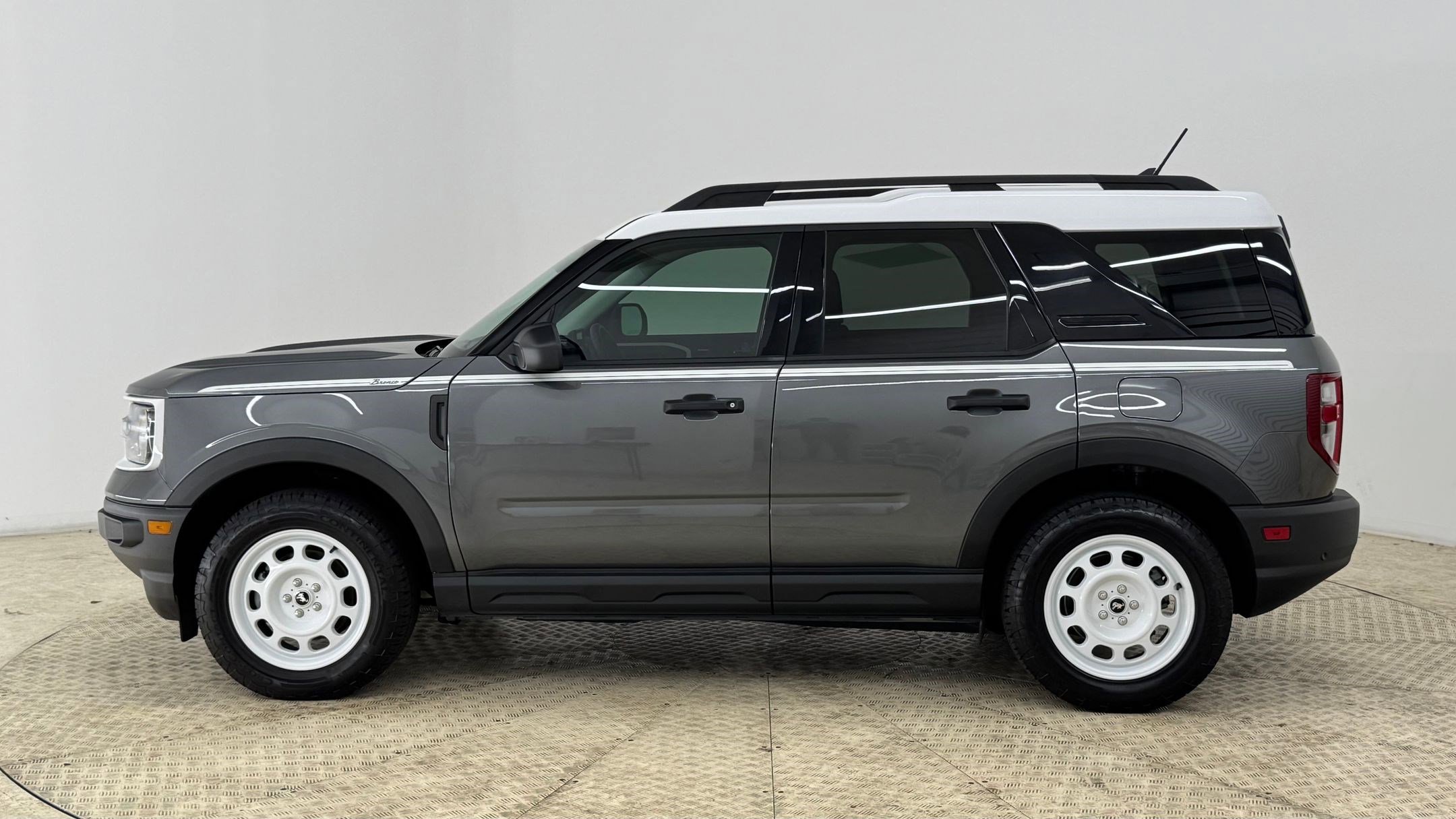 2024 Ford Bronco Sport Heritage photo 2