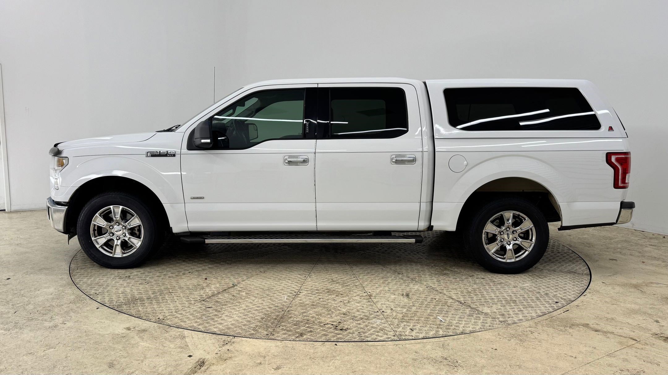 2015 Ford F-150 XLT photo 2