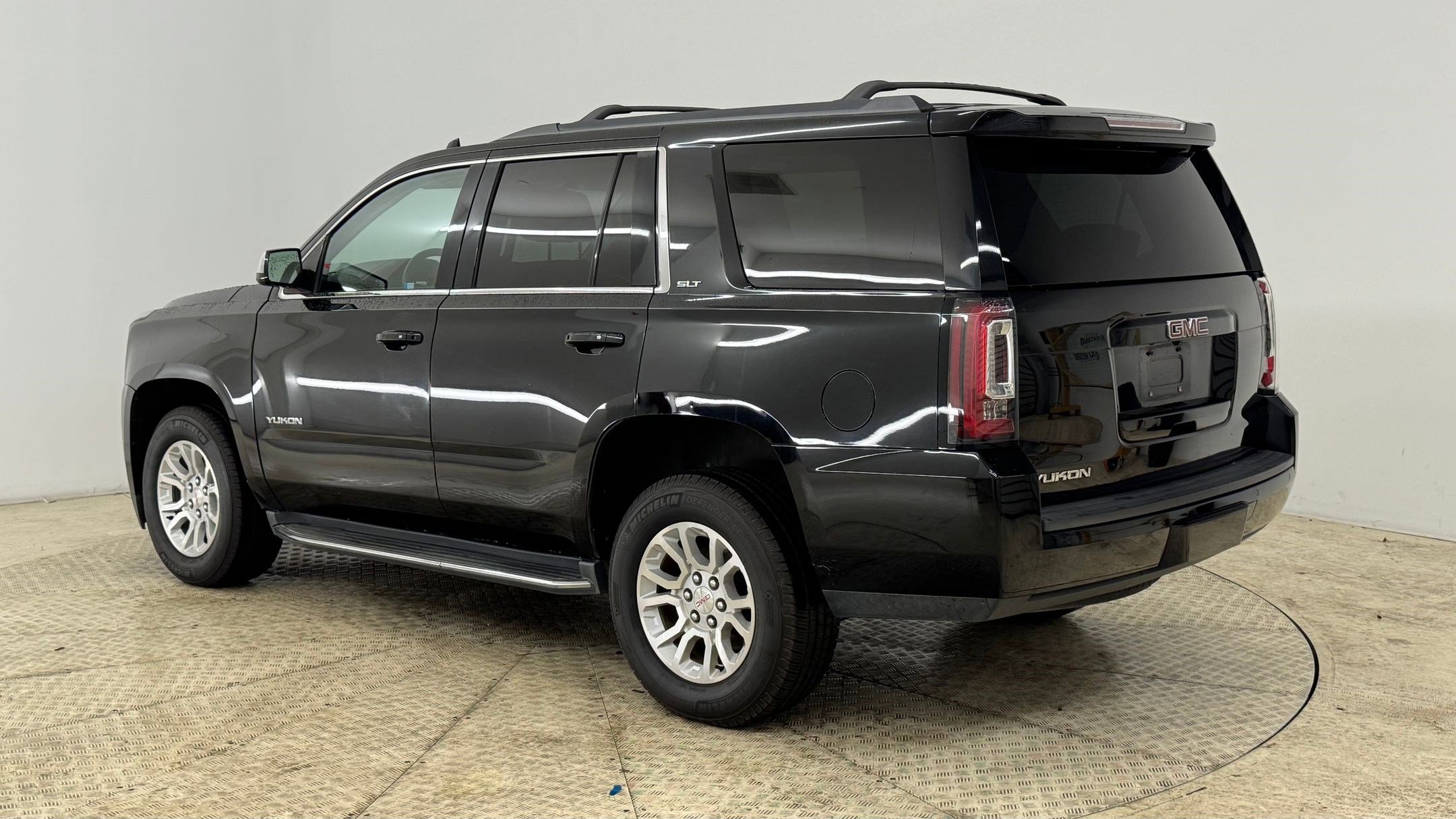 2017 Gmc Yukon SLT photo 3