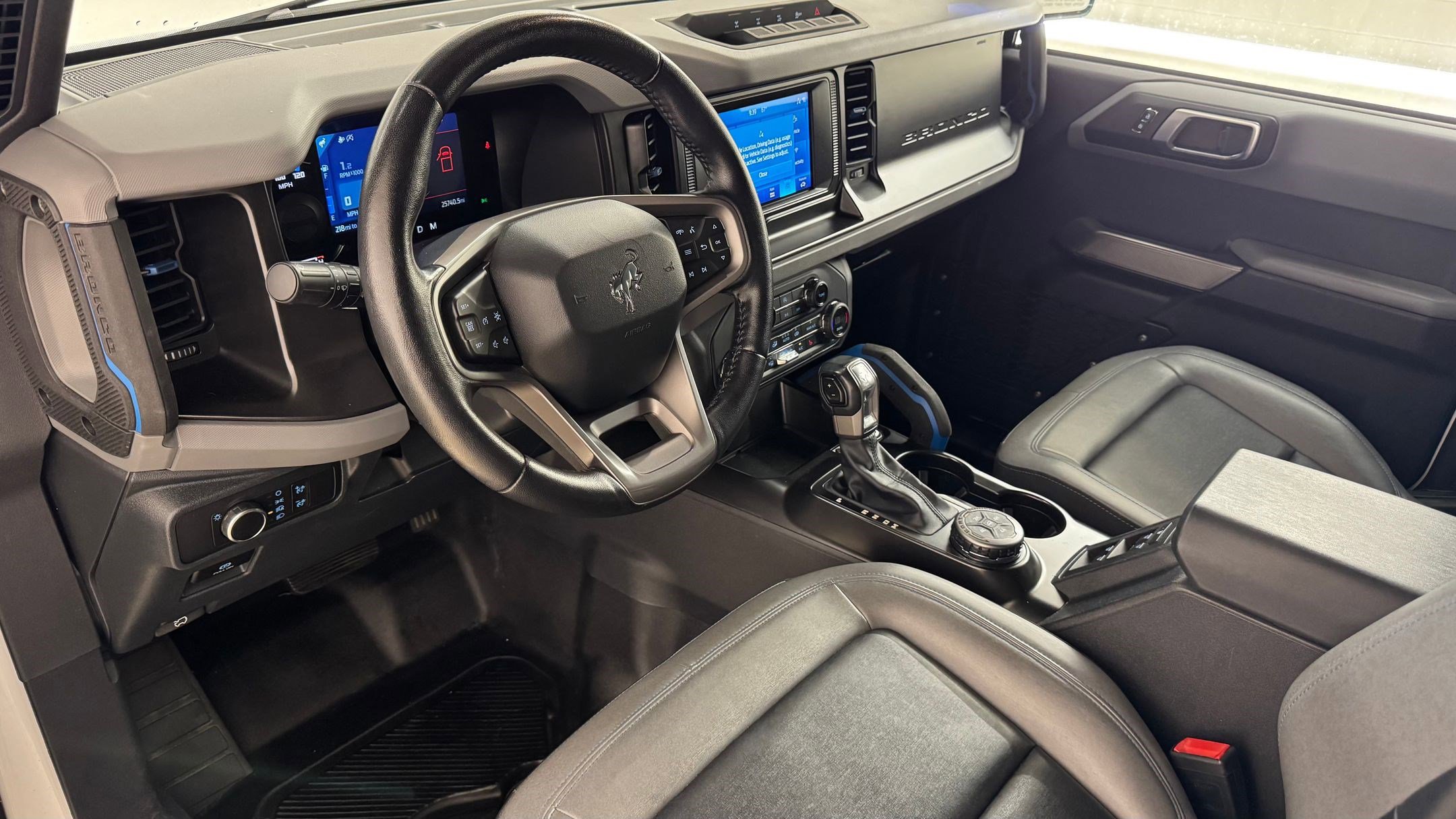 2021 Ford Bronco Black Diamond photo 3