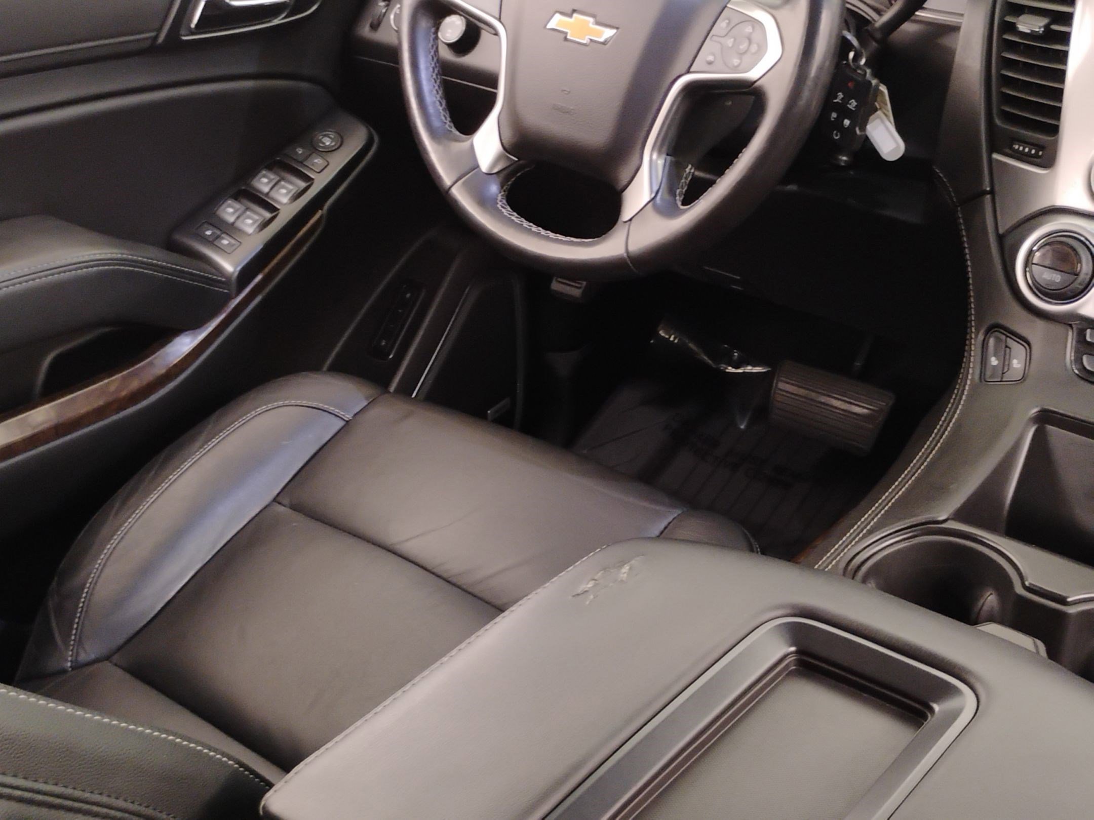 2020 Chevrolet Tahoe LT photo 3