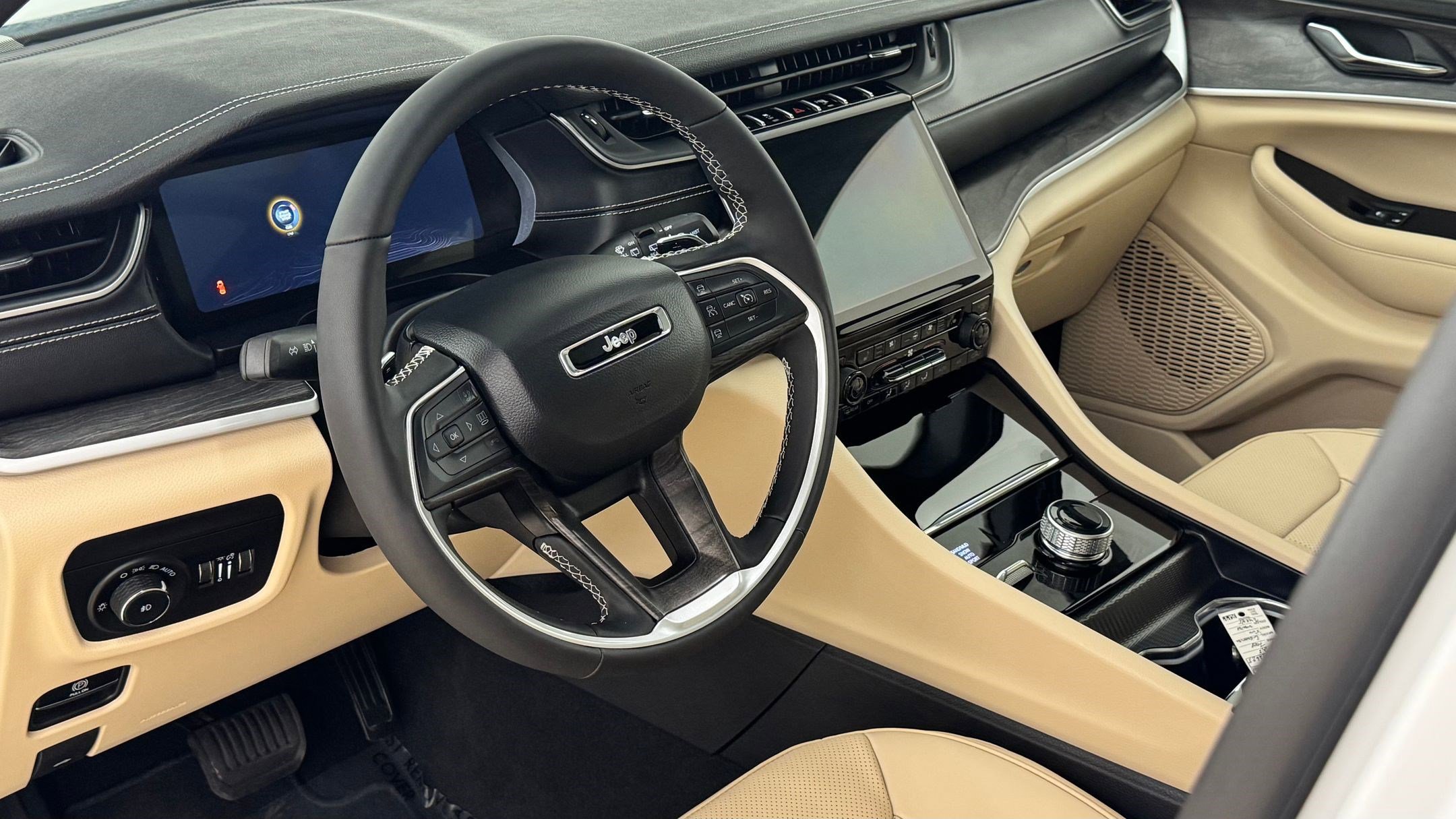 2025 Jeep Grand Cherokee Limited photo 4