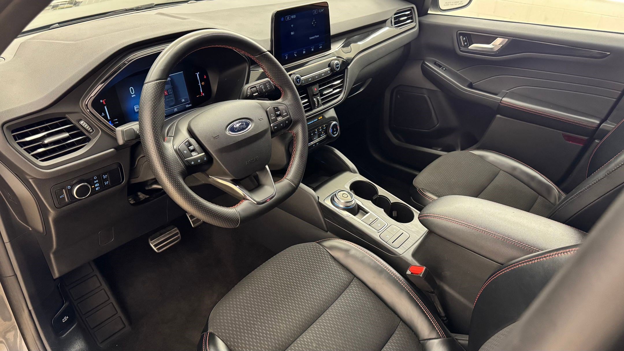 2024 Ford Escape ST-Line photo 4