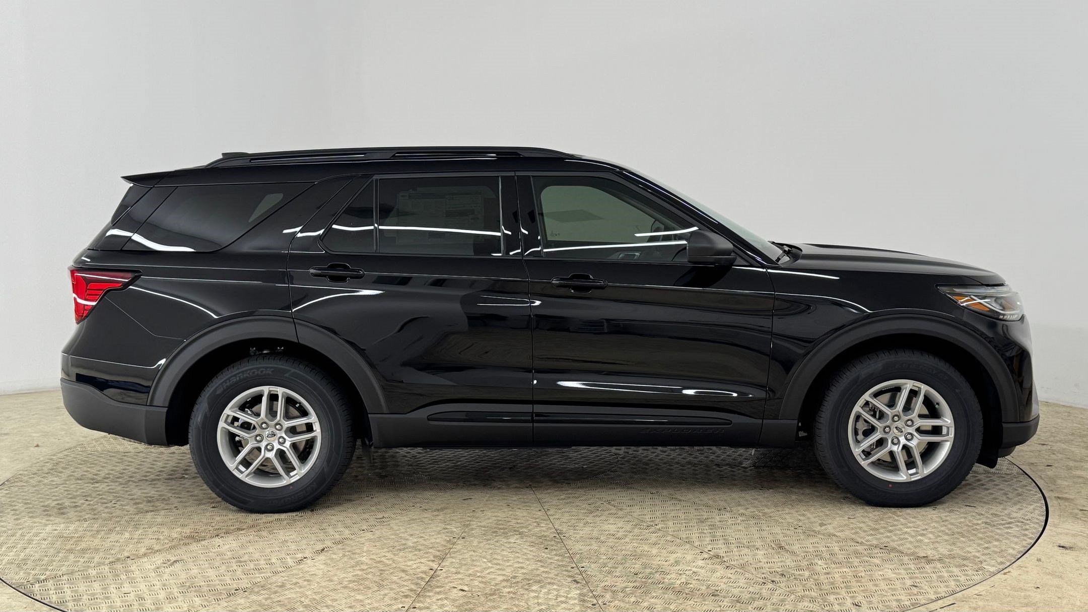 2026 Ford Explorer Active - Photo 8