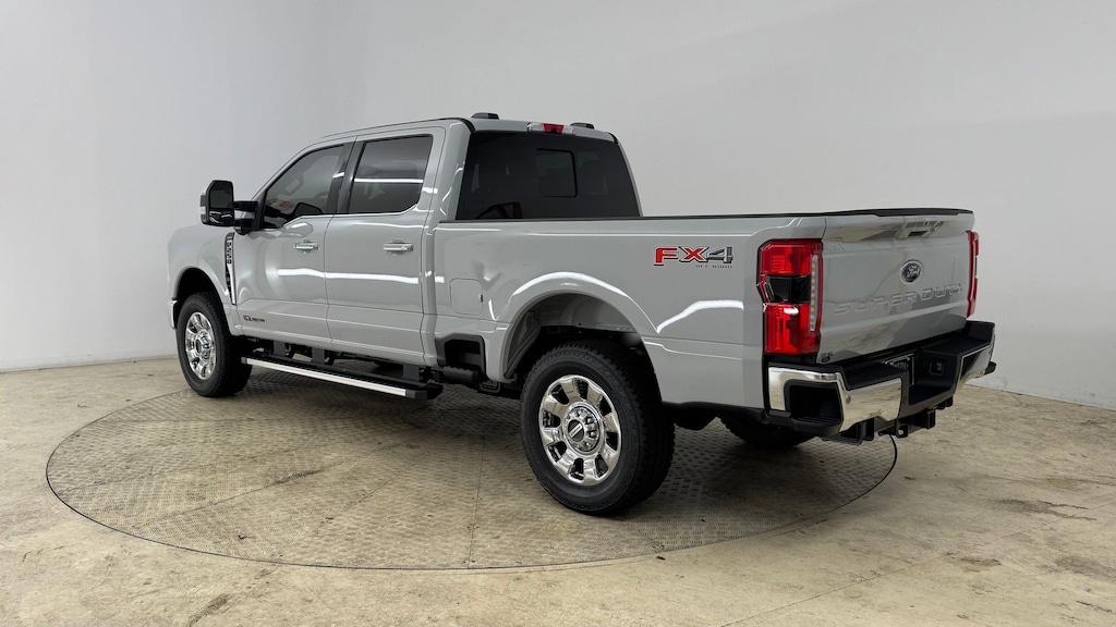 New 2026 Ford F-250 LARIAT Truck Crew Cab