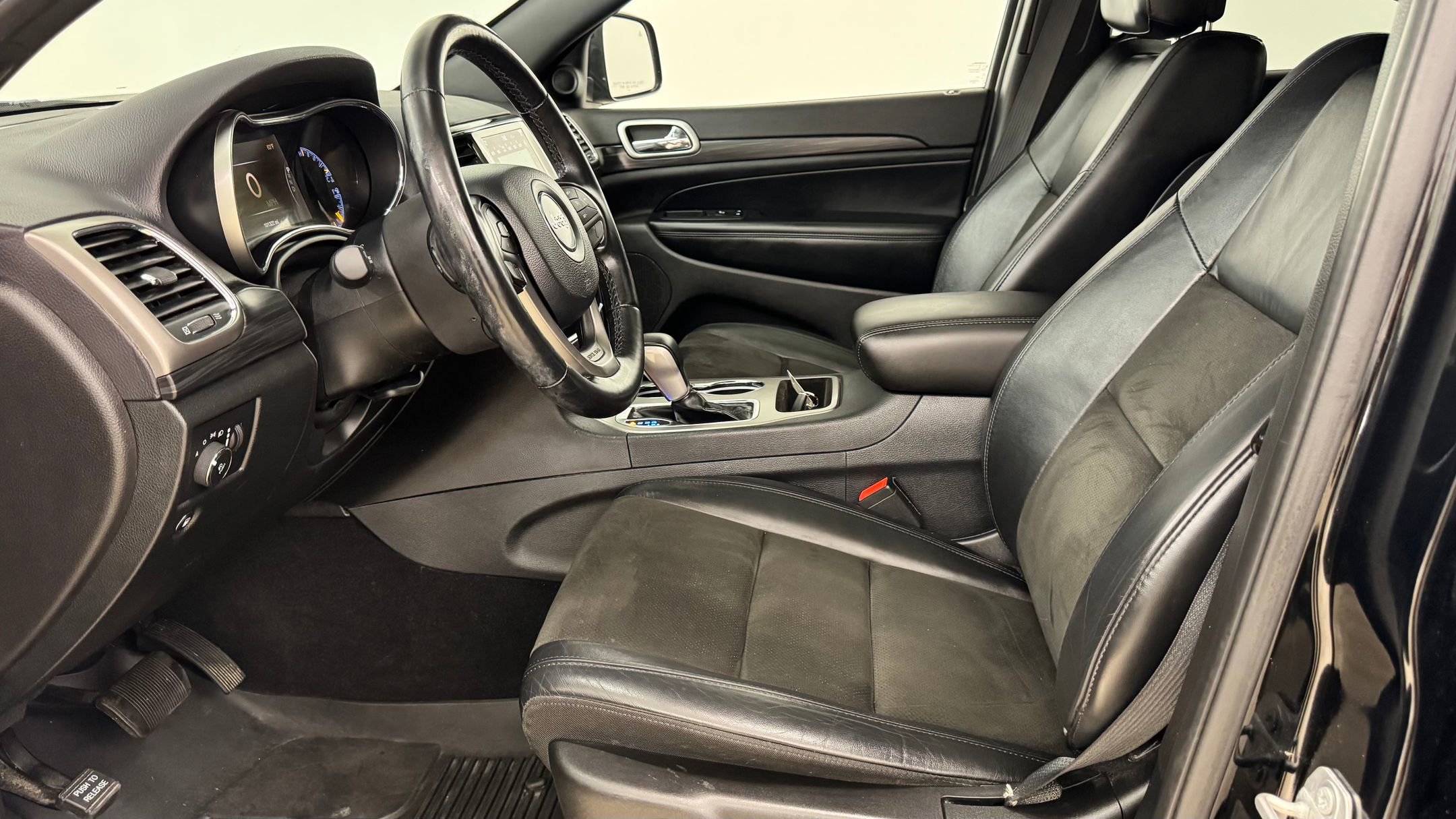 2020 Jeep Grand Cherokee Altitude photo 4
