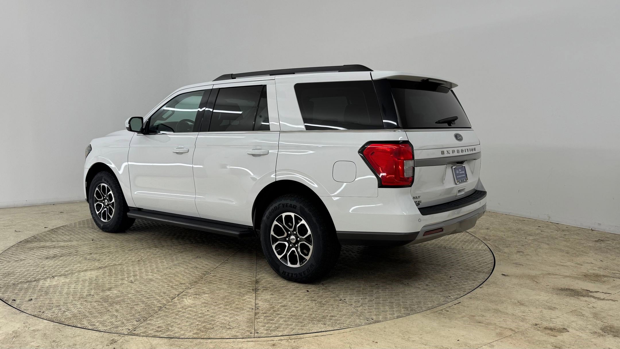 2024 Ford Expedition XLT photo 2
