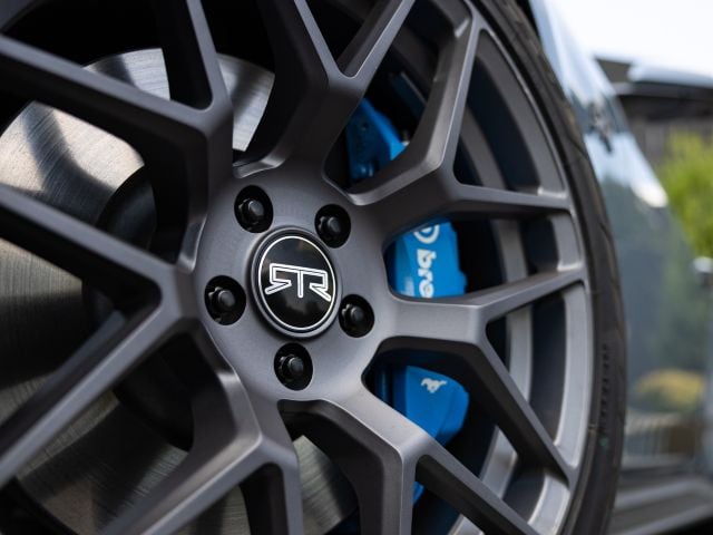 Gunmetal RTR Wheel with Brembo Brakes