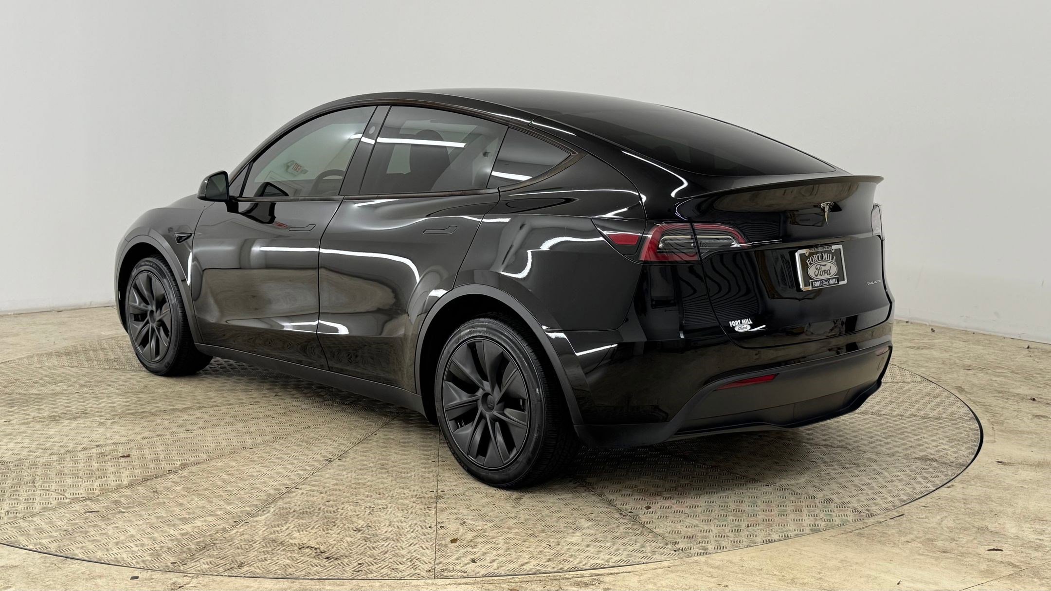 2024 Tesla Model Y Long Range photo 3