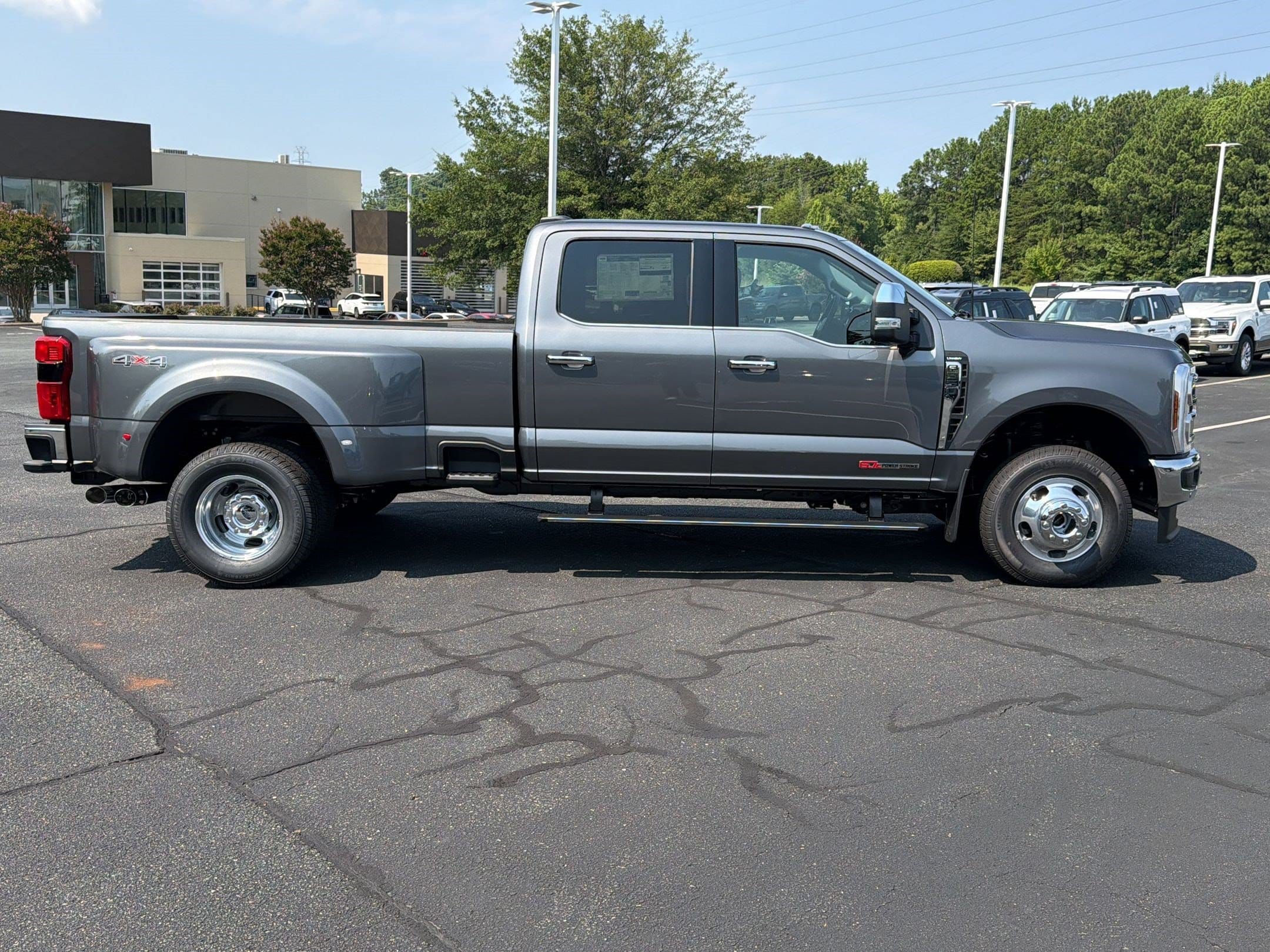 F-350 LARIAT Truck Crew Cab