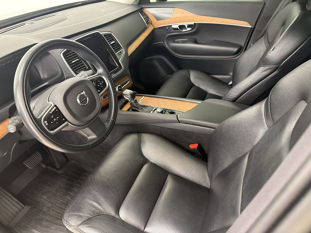 Certified 2022 Volvo XC90 Momentum SUV