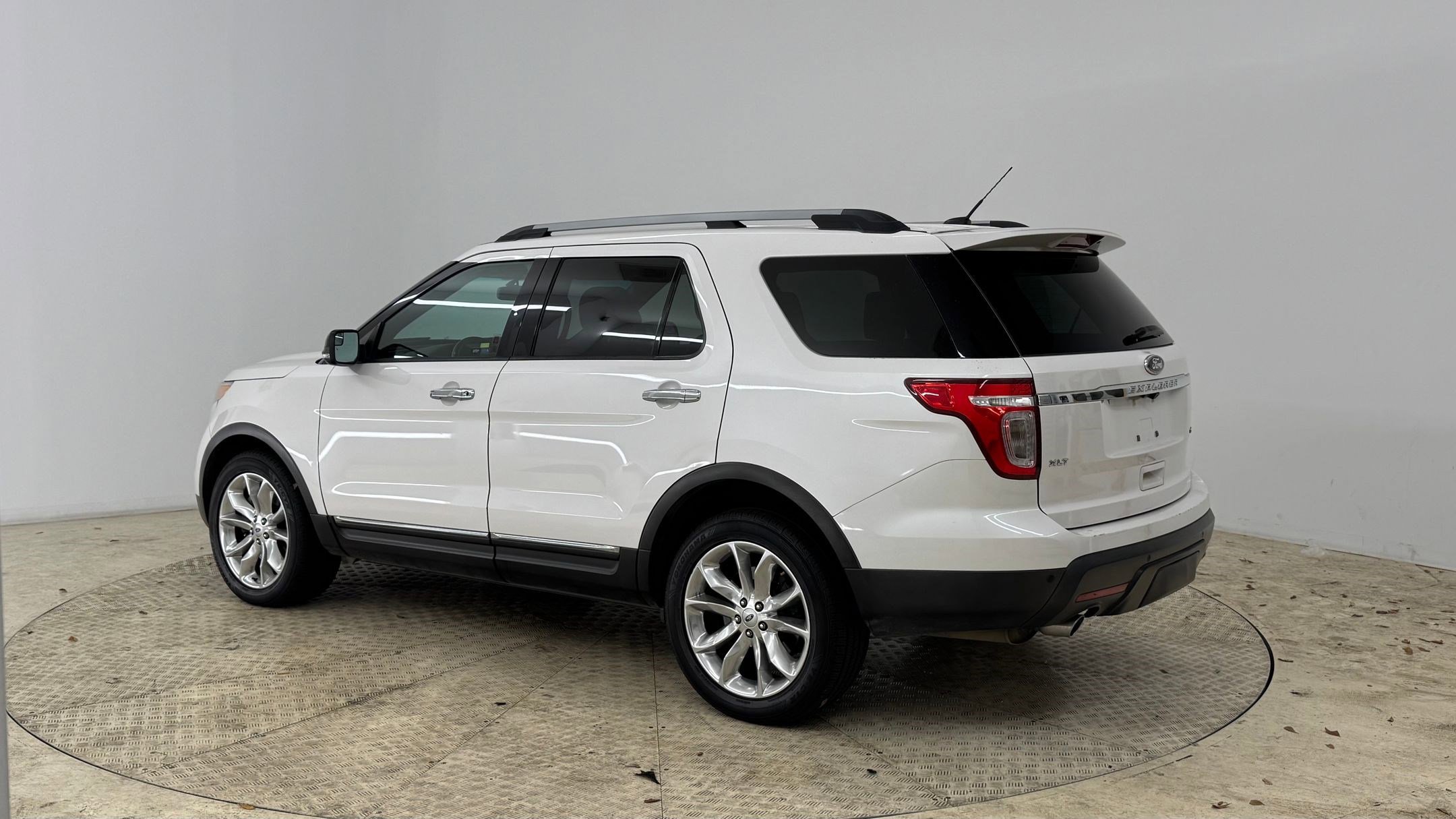 2015 Ford Explorer XLT photo 3