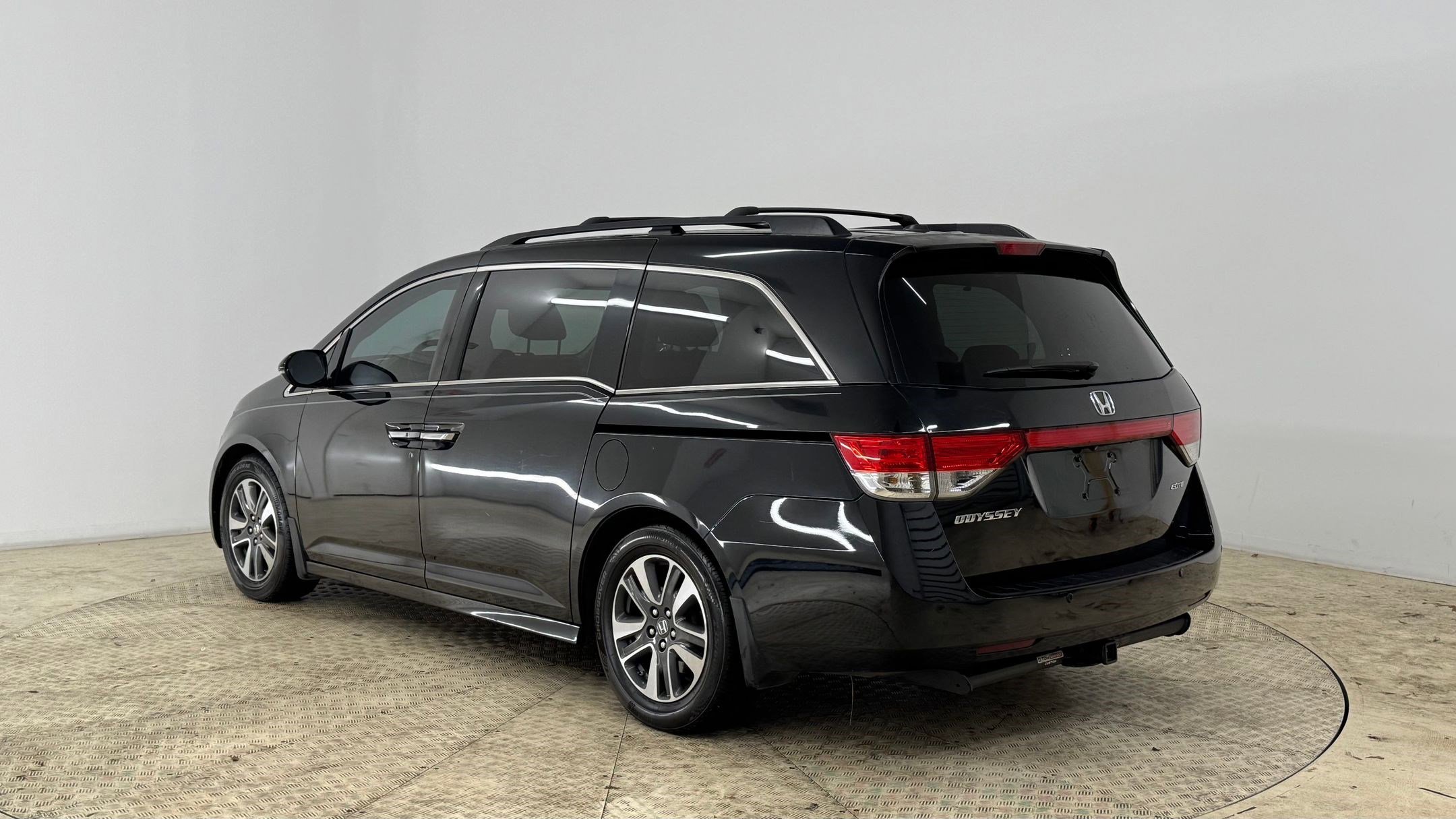 2016 Honda Odyssey Touring Elite photo 3