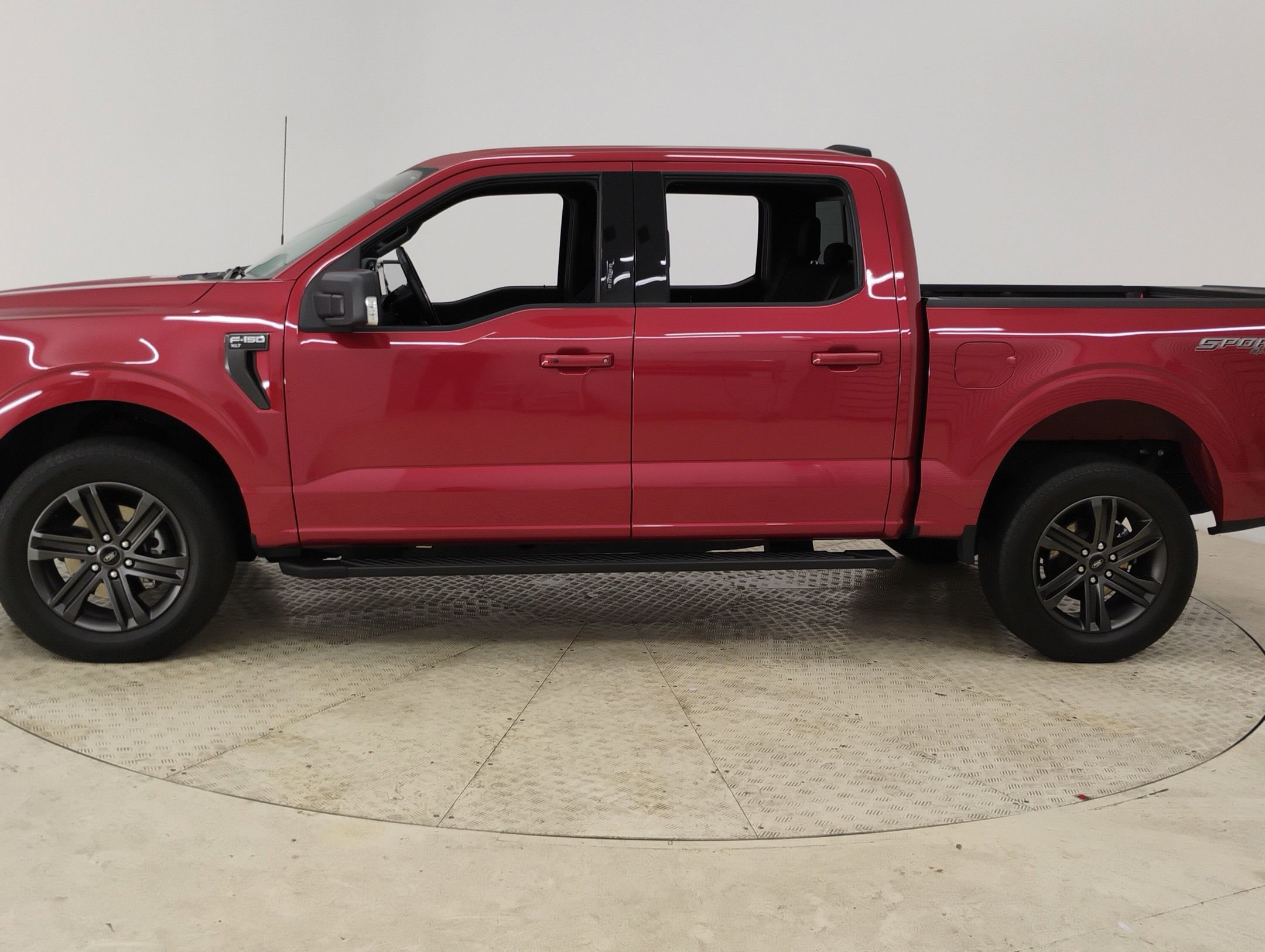 2022 Ford F-150 XLT photo 2