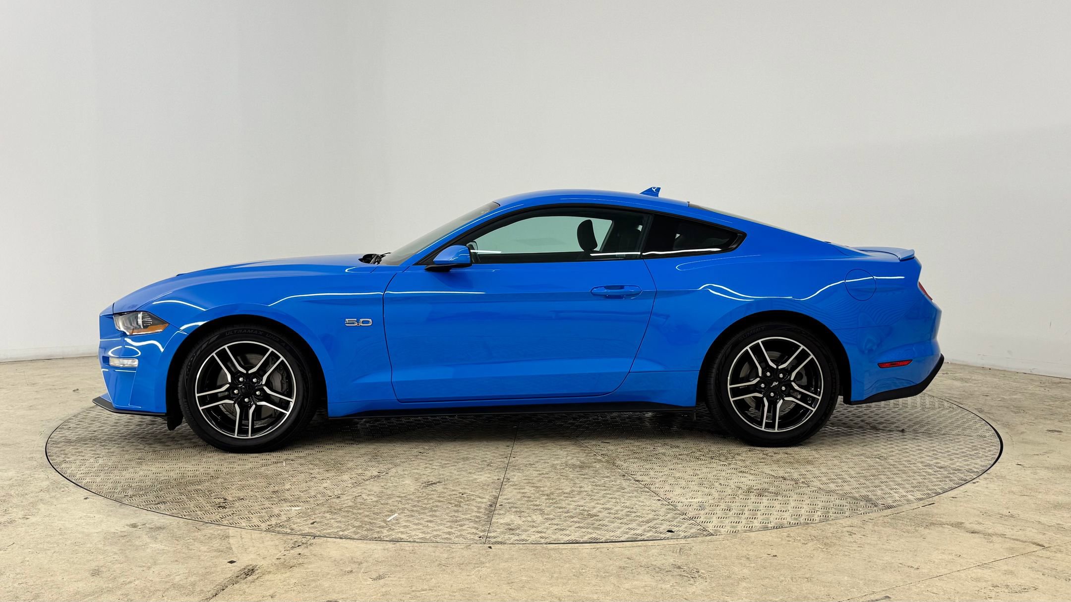 2022 Ford Mustang GT photo 2