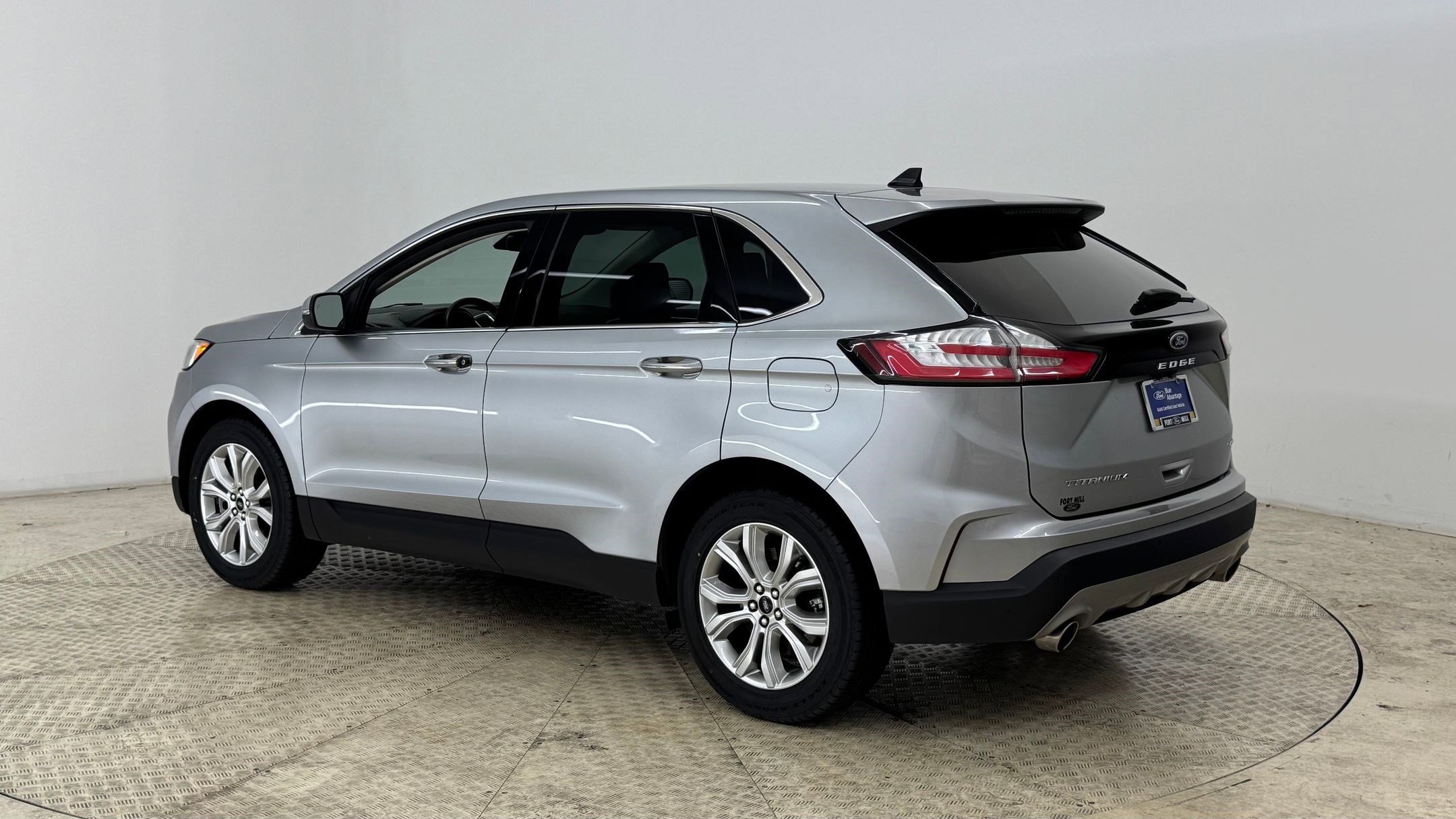2024 Ford Edge Titanium photo 3