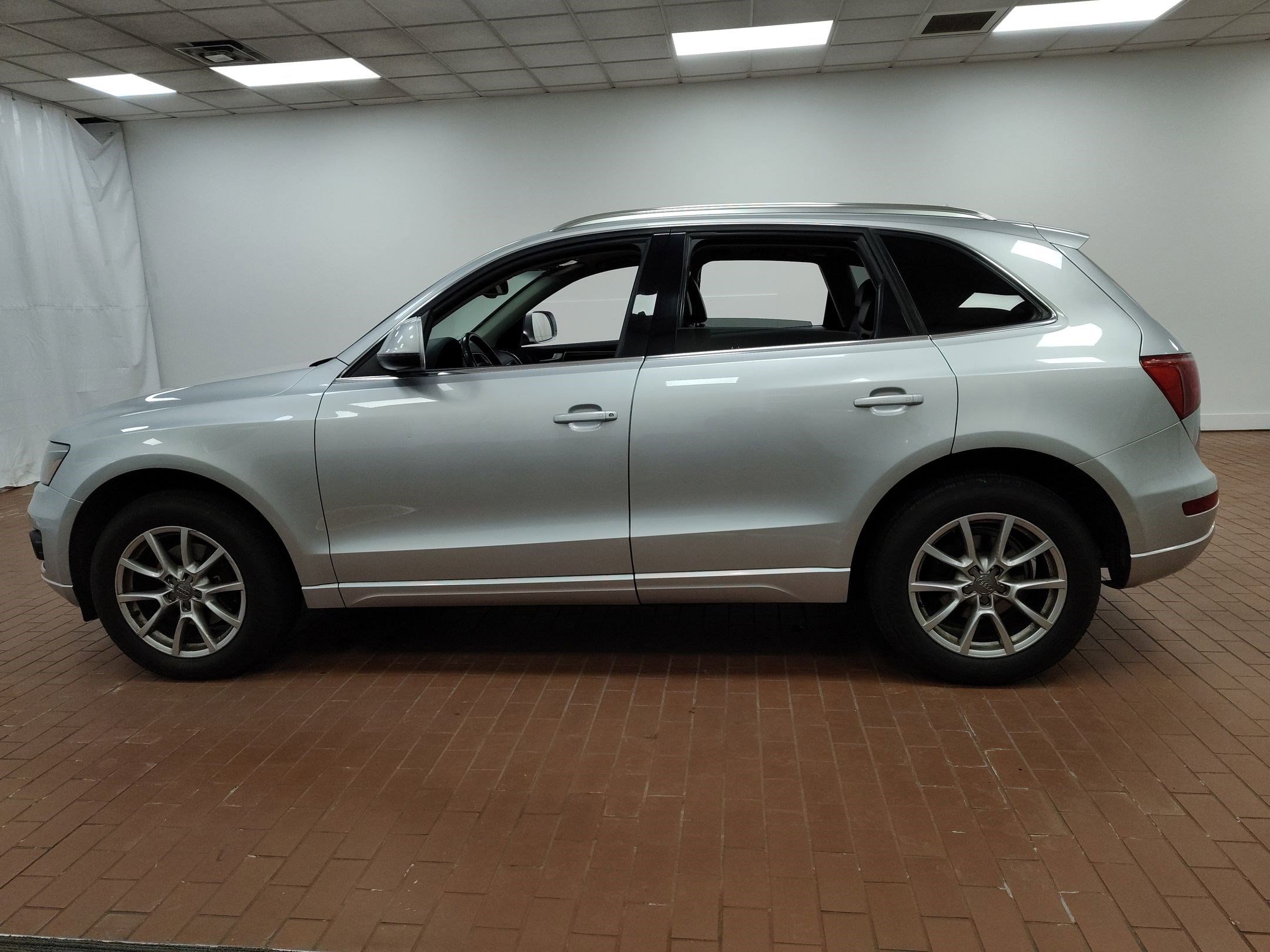 Used 2011 Audi Q5 Premium with VIN WA1LFAFP3BA076311 for sale in Fort Mill, SC