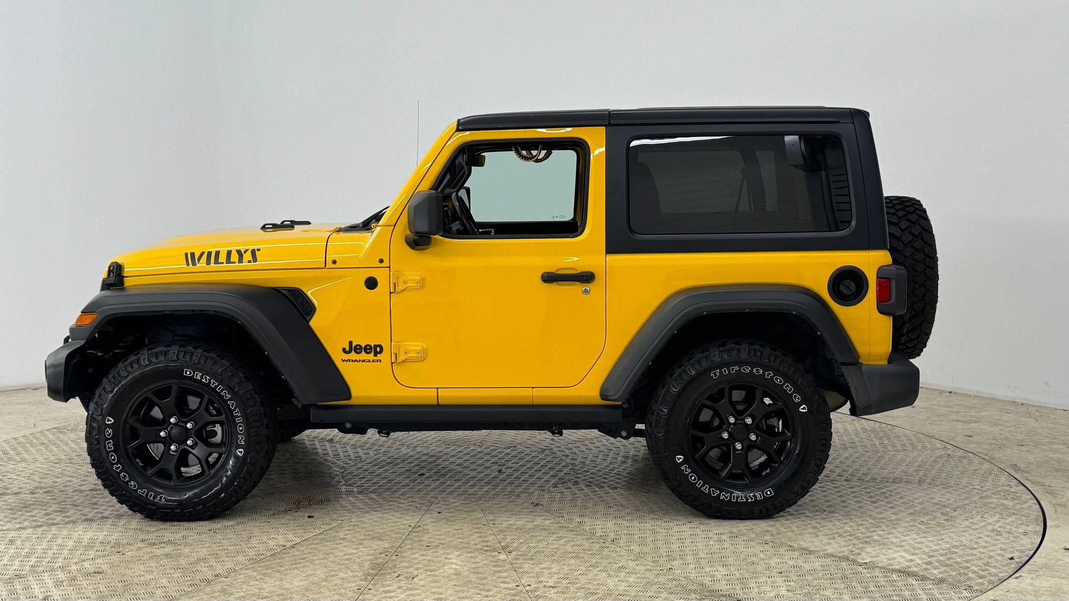2021 Jeep Wrangler Willys photo 2