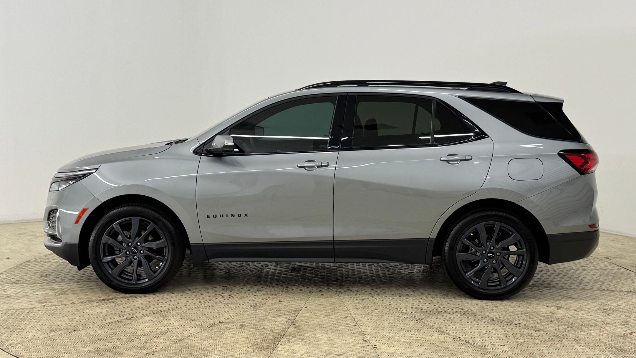 2024 Chevrolet Equinox RS photo 2