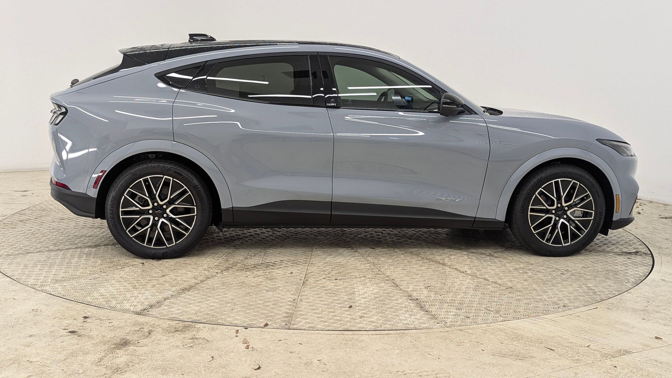 2025 Ford Mustang Mach-E Premium - Photo 8