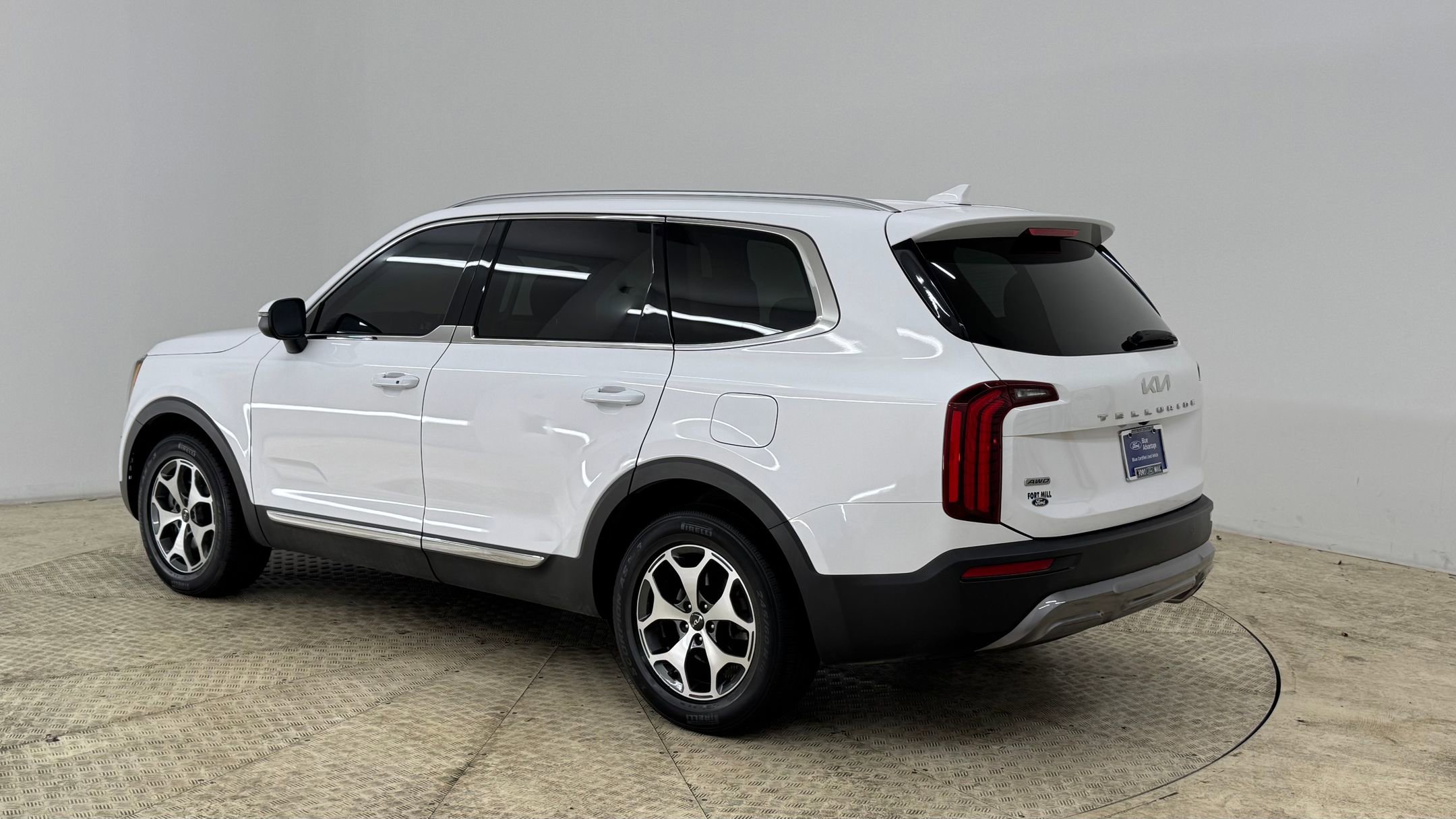 2022 Kia Telluride EX photo 3