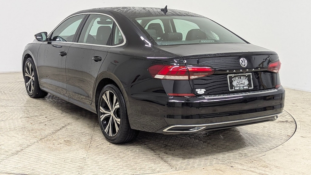 Certified 2022 Volkswagen Passat 2.0T SE Sedan