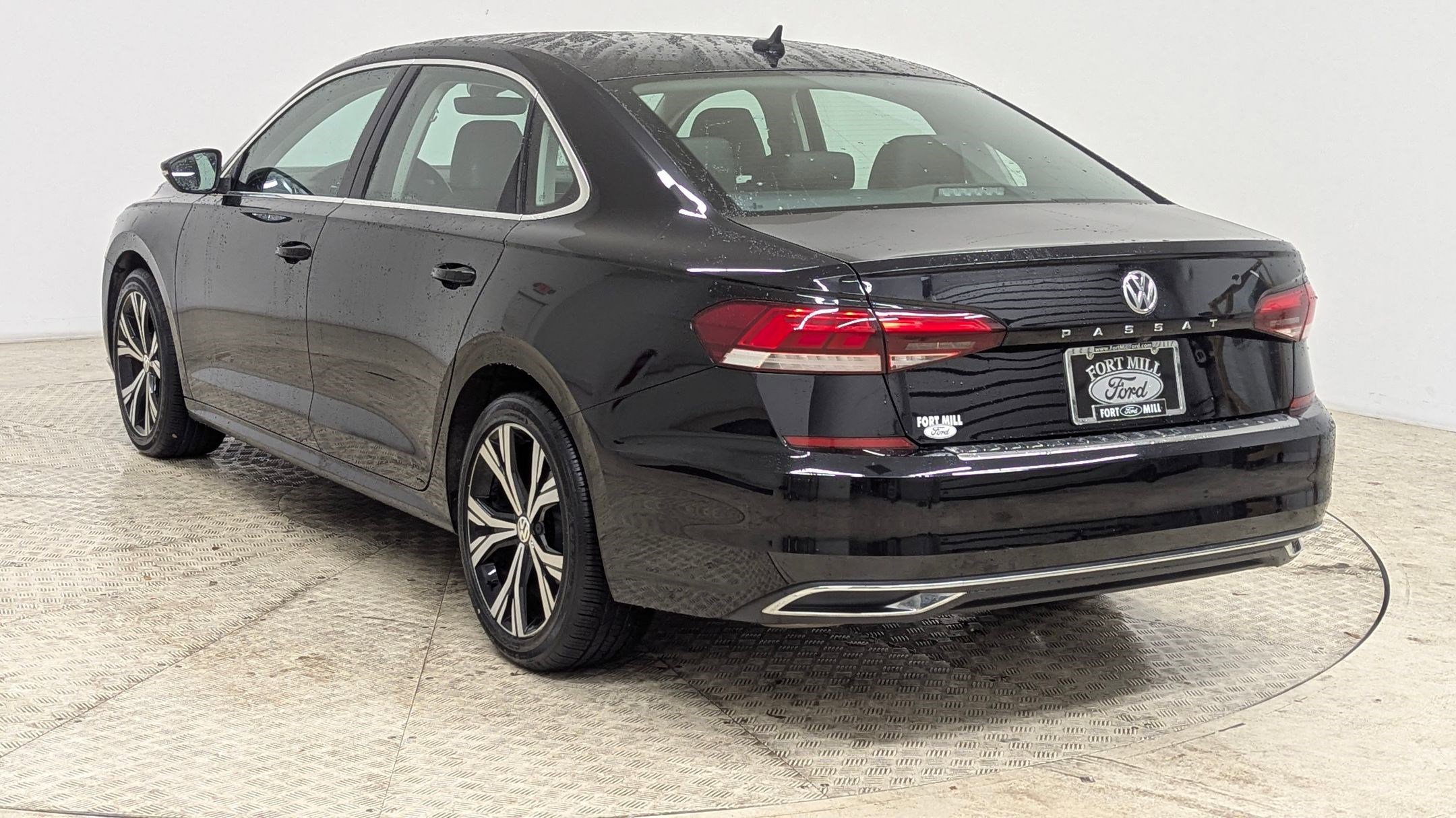 2022 Volkswagen Passat 2.0T SE photo 3