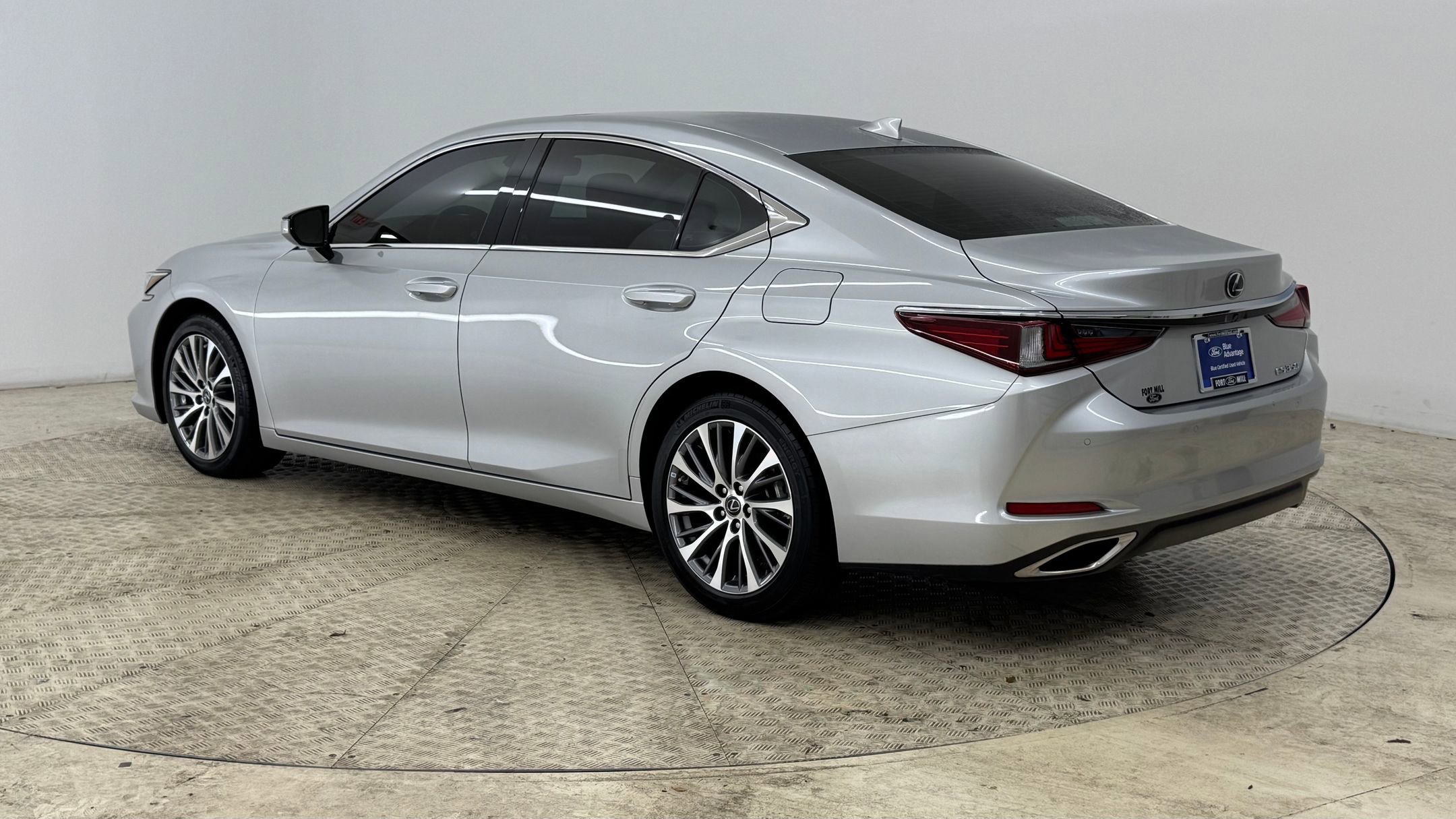 2019 Lexus ES 350 photo 2