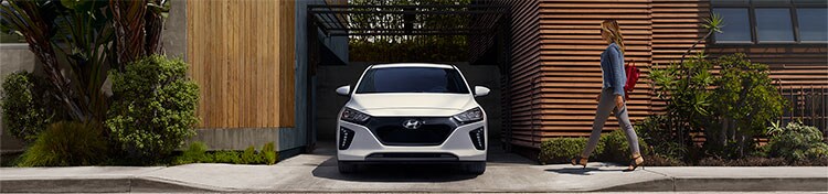 Discover the versatility of the Hyundai Ioniq Ioniq front