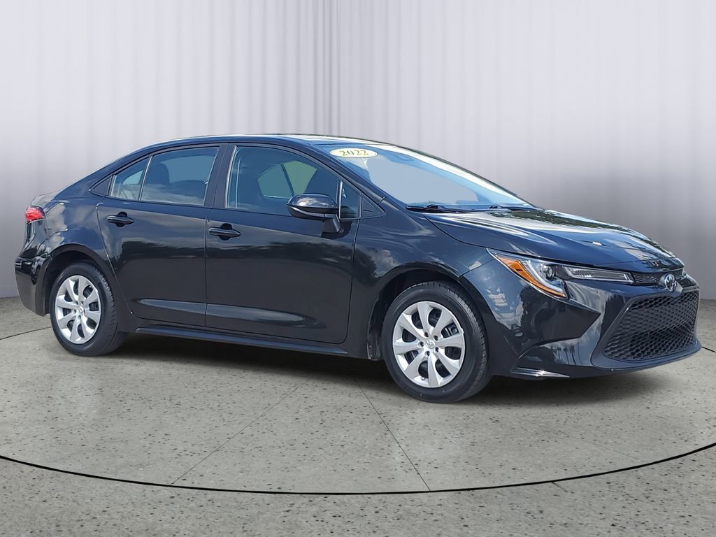 2022 Toyota Corolla LE photo 2