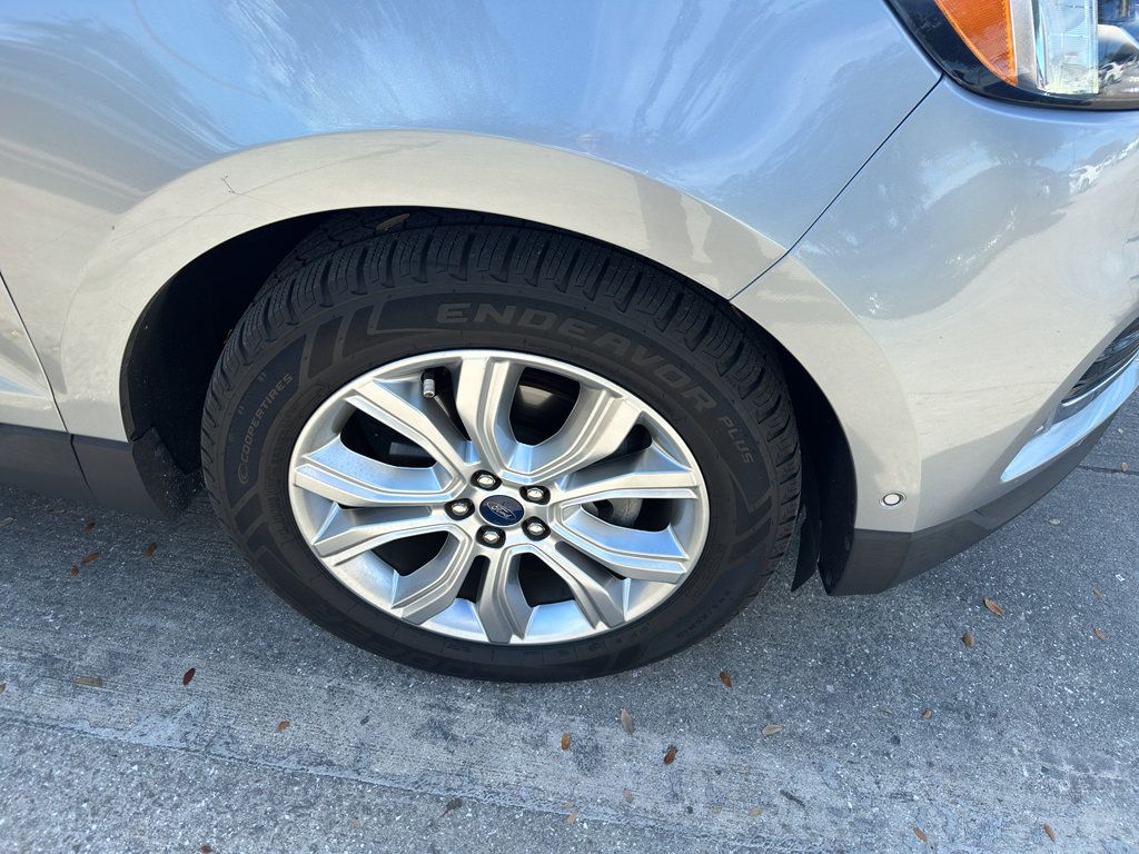 2020 Ford Edge Titanium photo 4