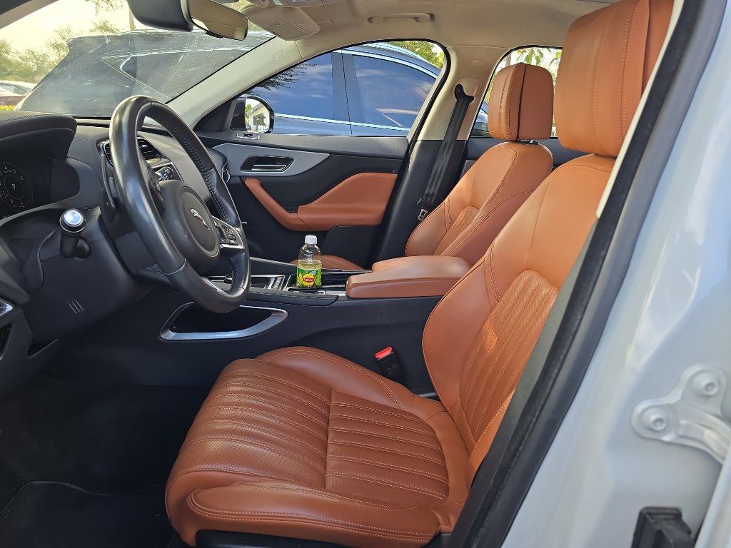2020 Jaguar F-PACE Portfolio Edition photo 2