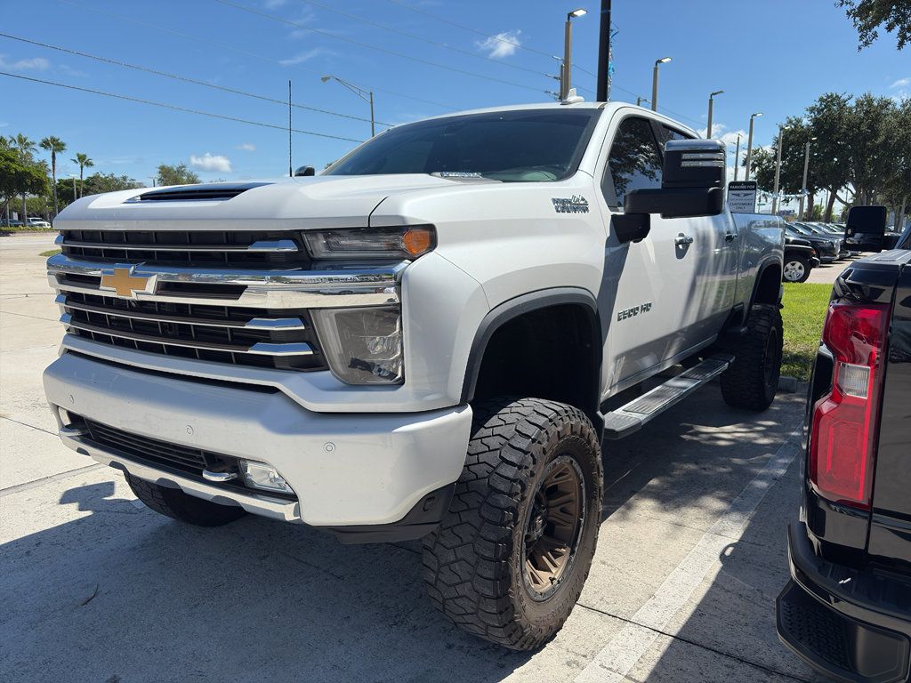 2021 Chevrolet Silverado High Country photo 3