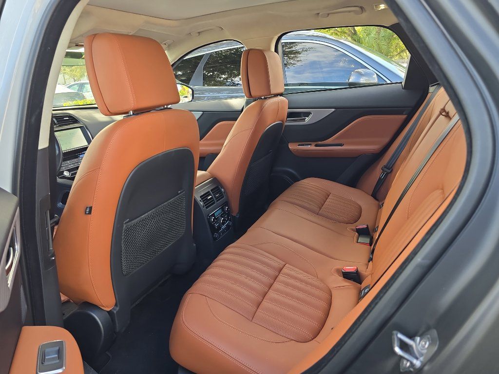 2020 Jaguar F-PACE Portfolio Edition photo 3