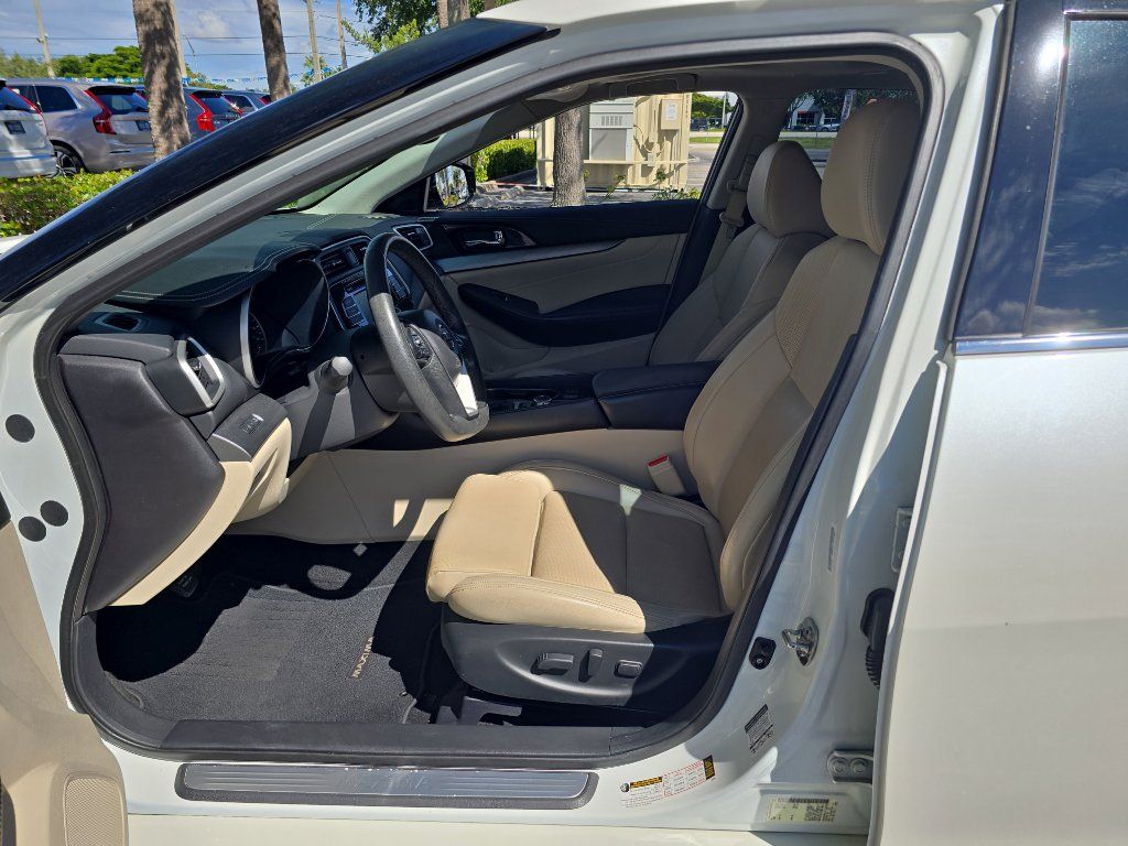 2016 Nissan Maxima SL photo 2