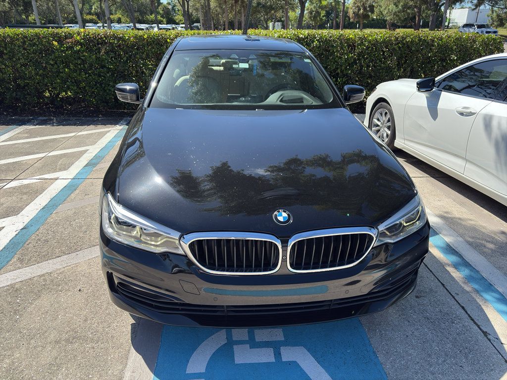 2018 Bmw 540i Sedan photo 2
