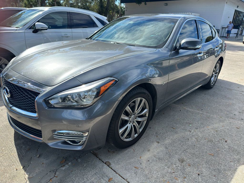 2016 Infiniti Q70 3.7 photo 2