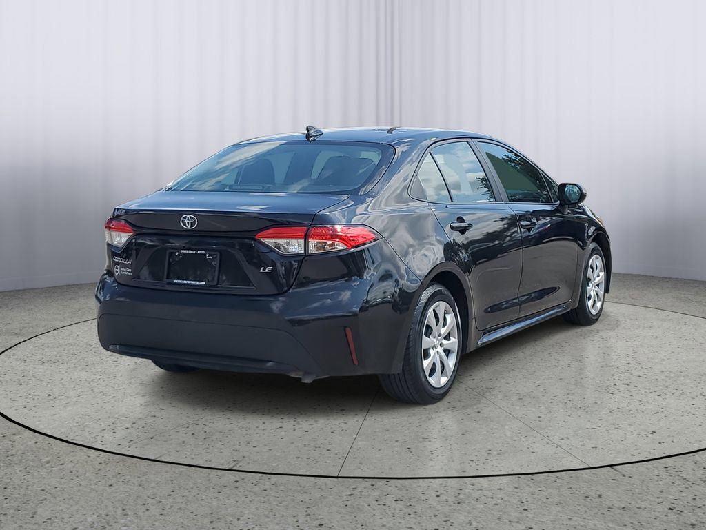 2022 Toyota Corolla LE photo 3