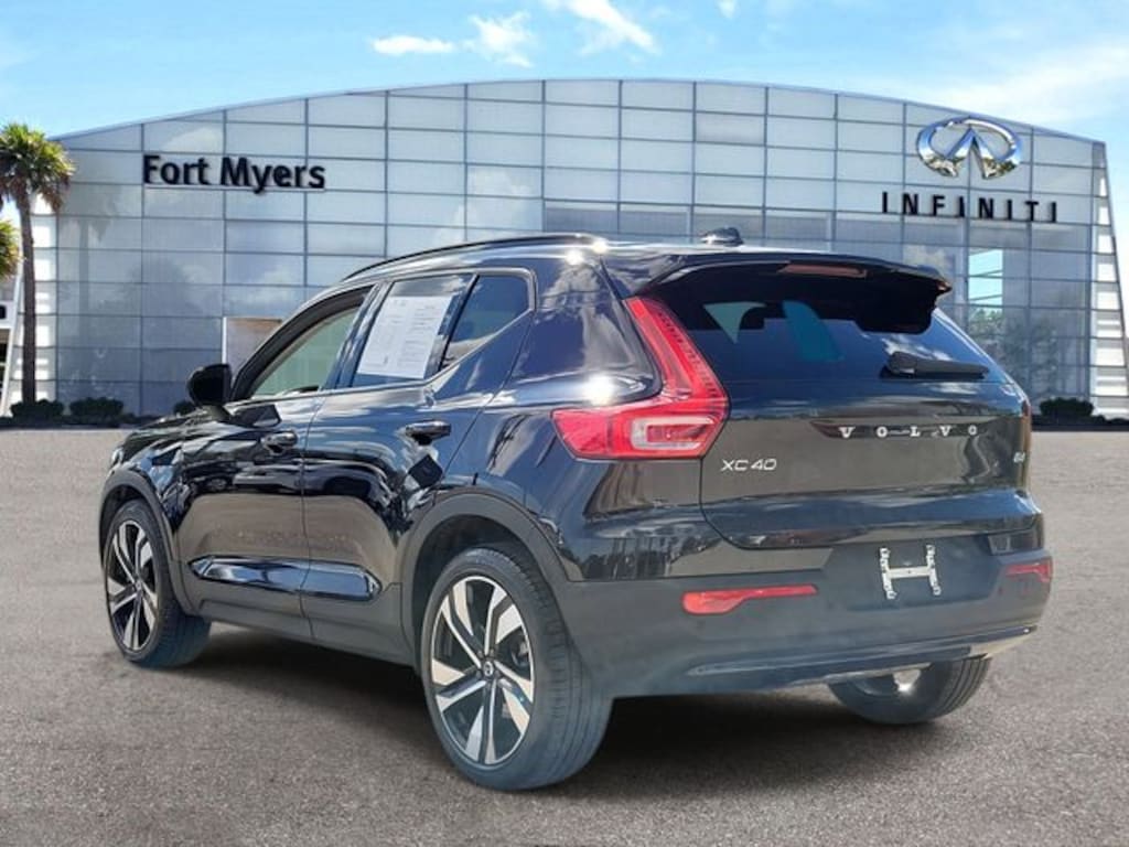 Used 2023 Volvo XC40 B4 Plus Dark Theme SUV