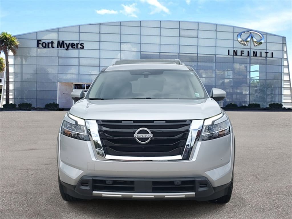 Used 2023 Nissan Pathfinder SL SUV