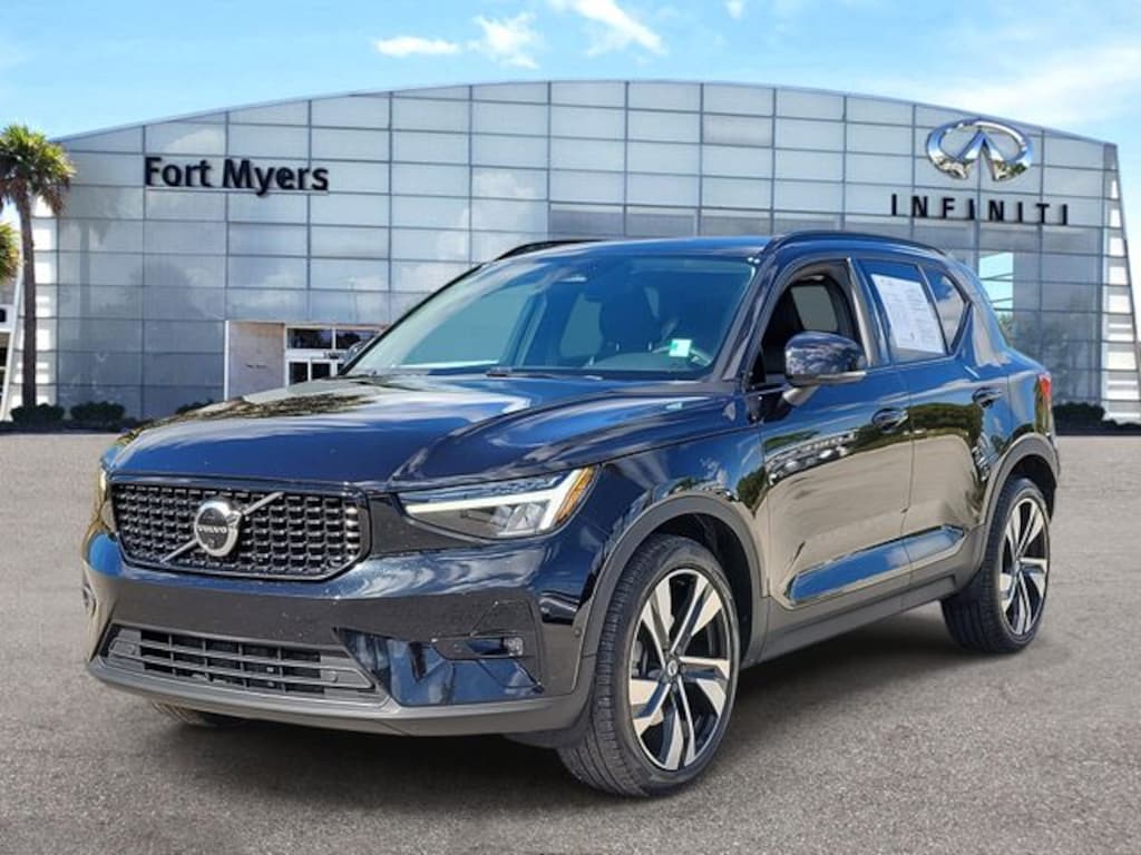 Used 2023 Volvo XC40 B4 Plus Dark Theme SUV