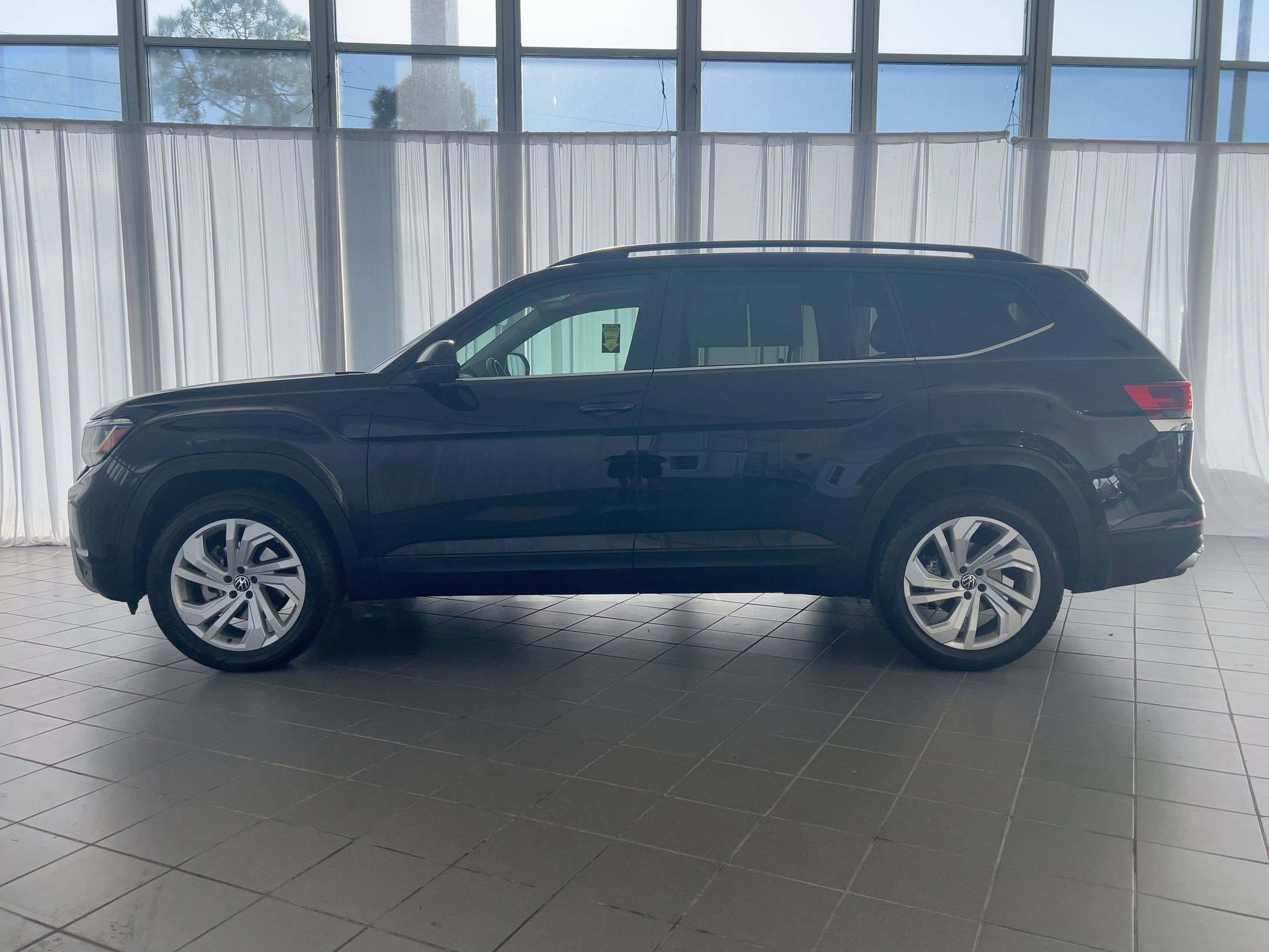 2021 Volkswagen Atlas V6 SE Technology photo 2