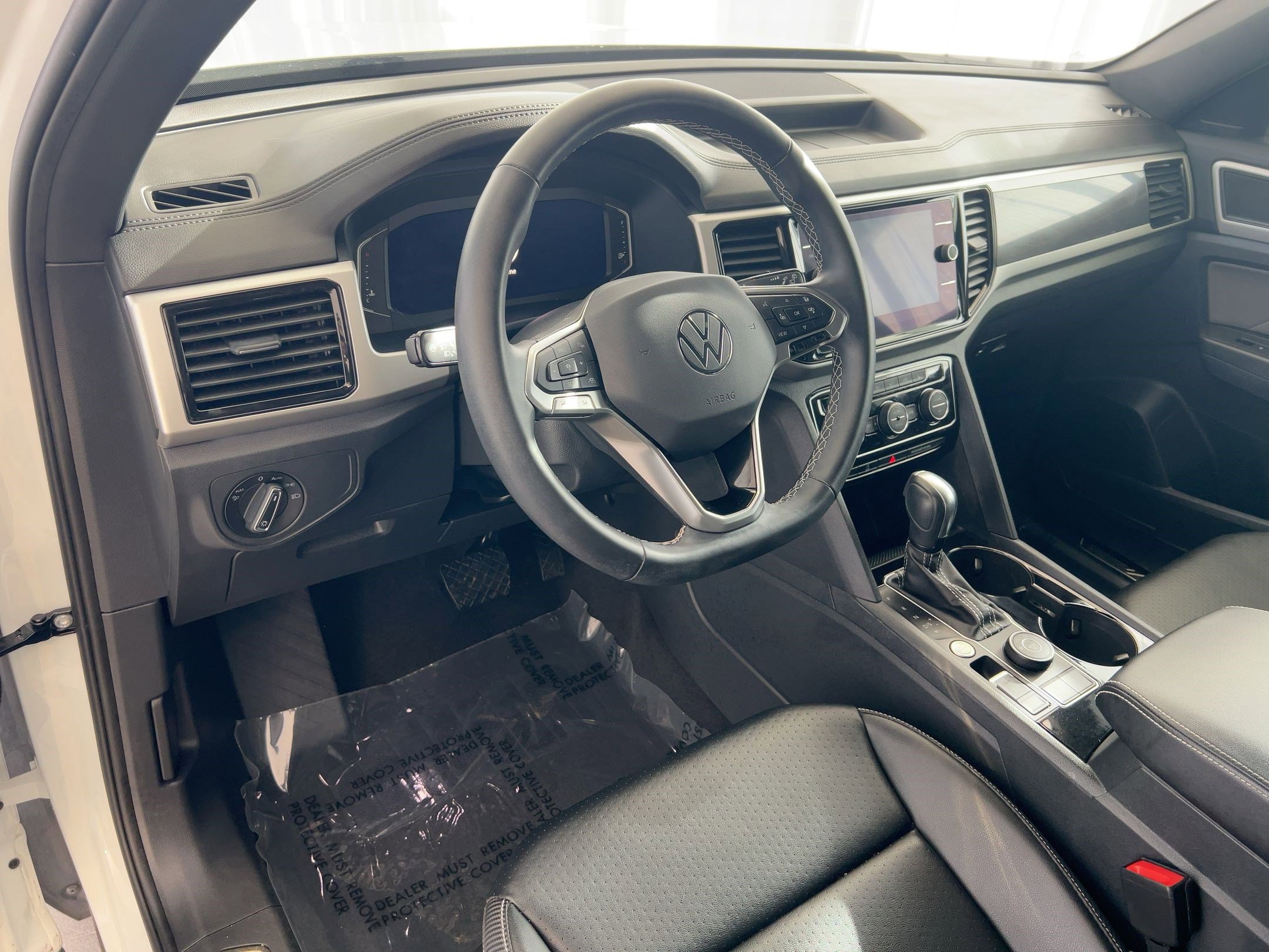 2022 Volkswagen Atlas Cross Sport SEL photo 3