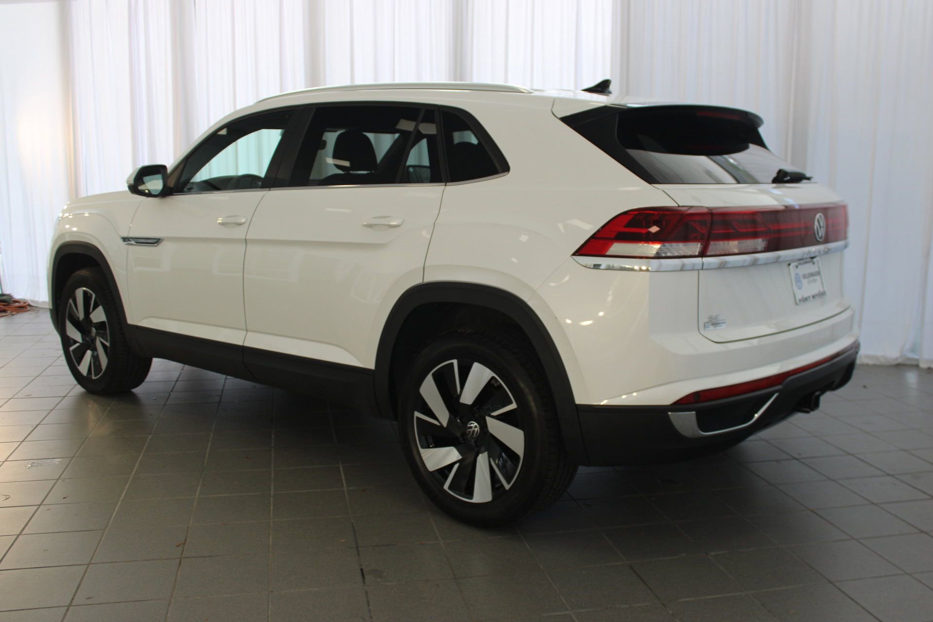 2026 Volkswagen Atlas Cross Sport SE Technology photo 3