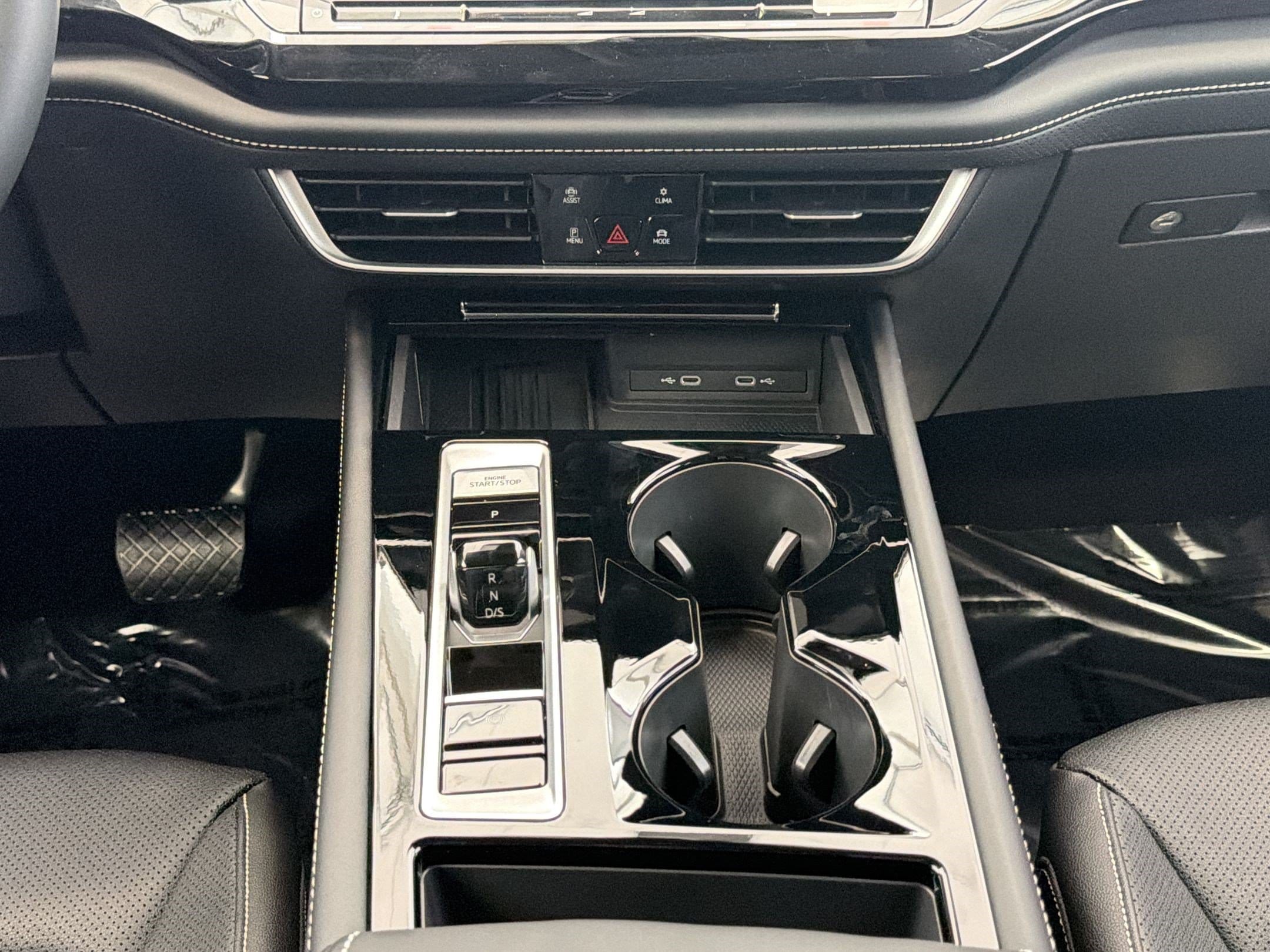 2026 Volkswagen Atlas SE w/Tech - Photo 24