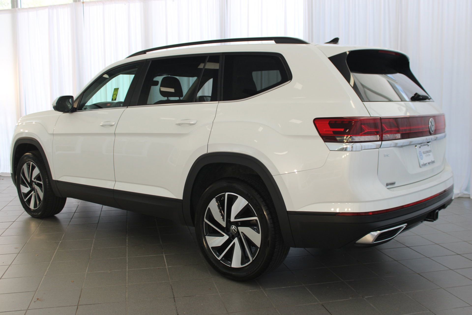2026 Volkswagen Atlas SE Technology photo 3